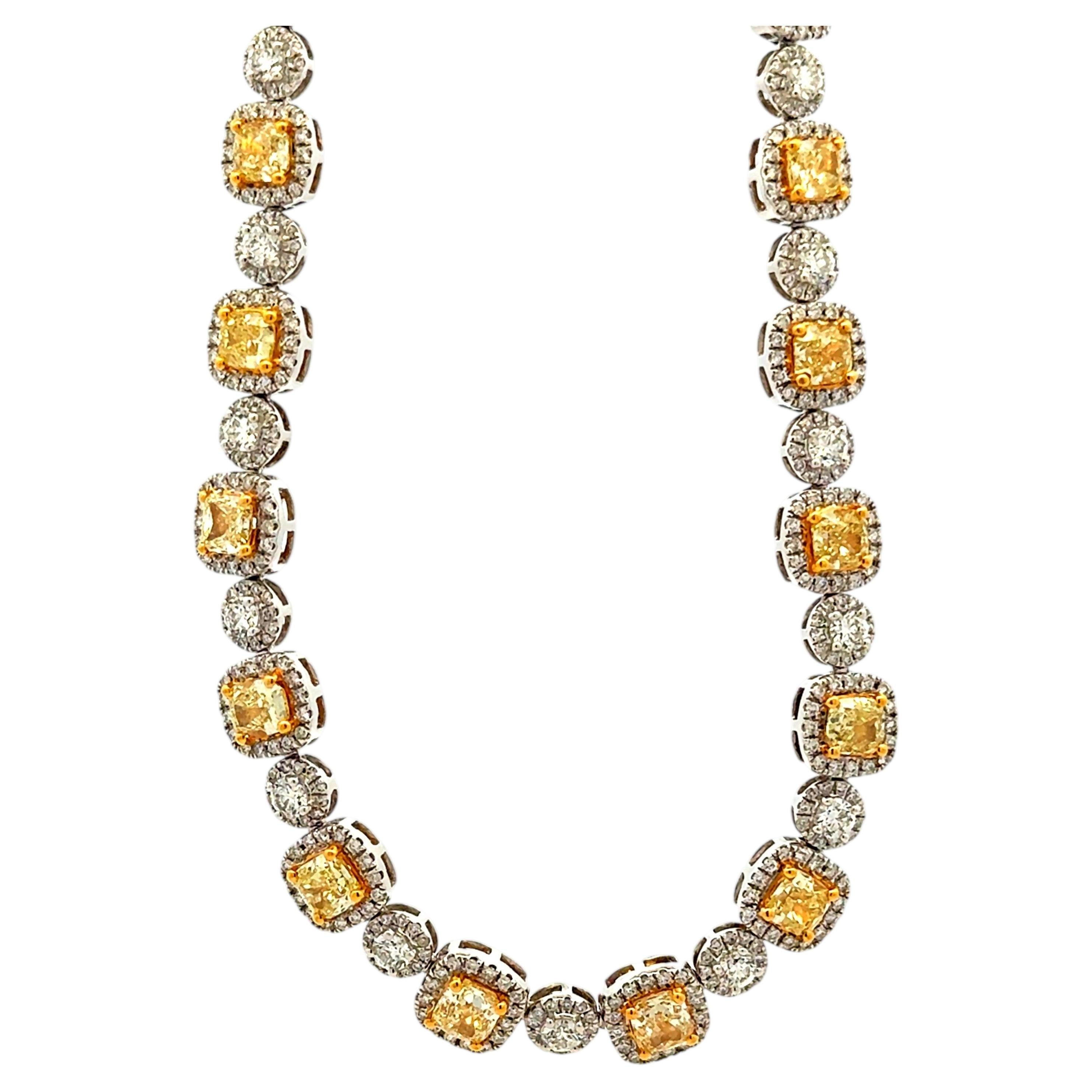 Collana in oro bicolore 18 carati con diamante giallo da 17,11 carati certificato GIA e diamanti per un totale di 7,98 carati
