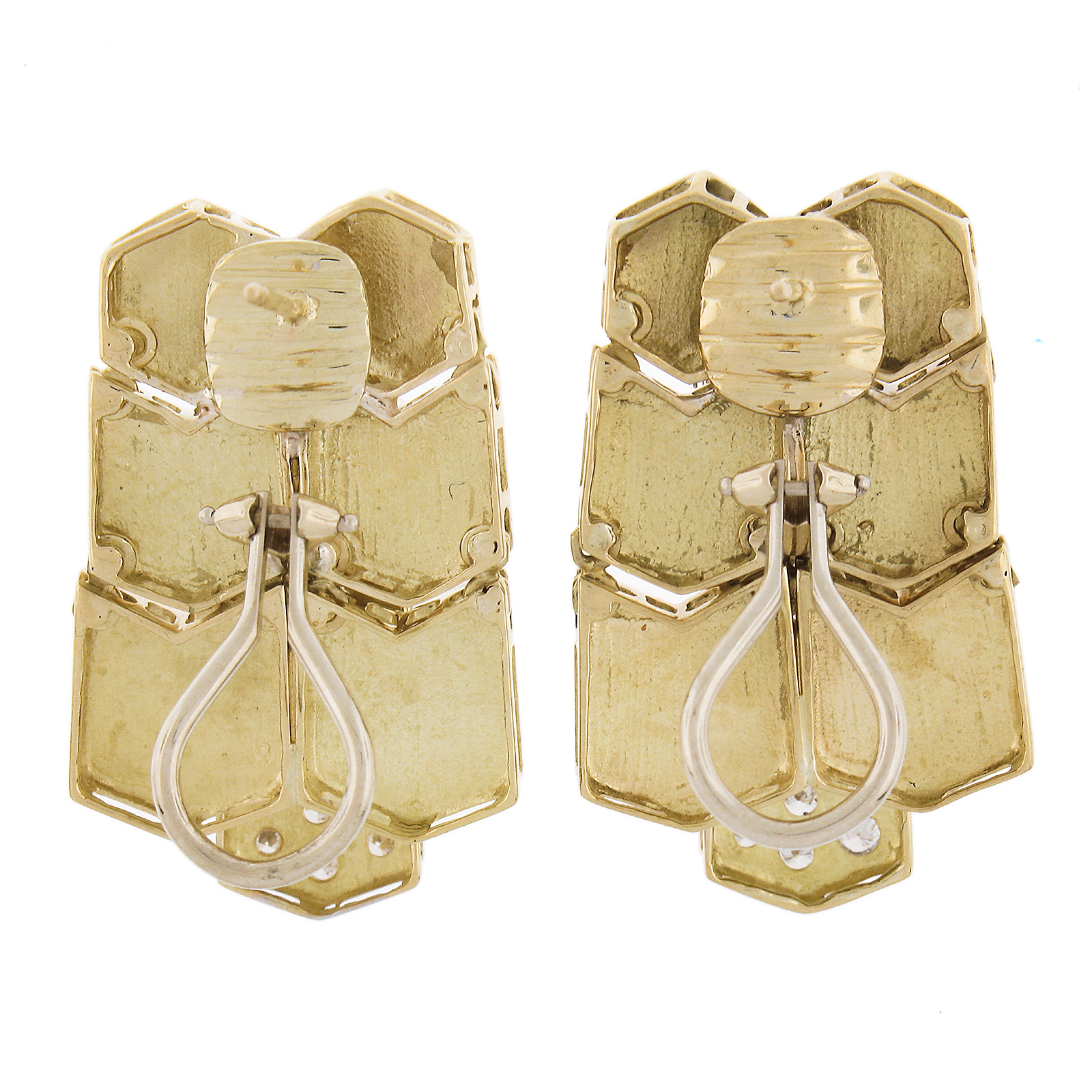 Pendientes Colgantes de Oro de Dos Tonos de 18 quilates y 1,25 quilates de Diamante Chevron Flexible en venta 1