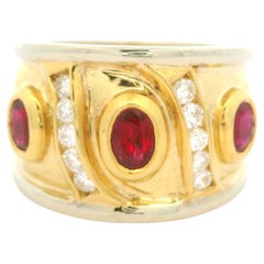 Anillo de oro de dos tonos de 18 quilates con rubí ovalado en bisel de 1,60 ctw y diamante de 14,9 mm de ancho