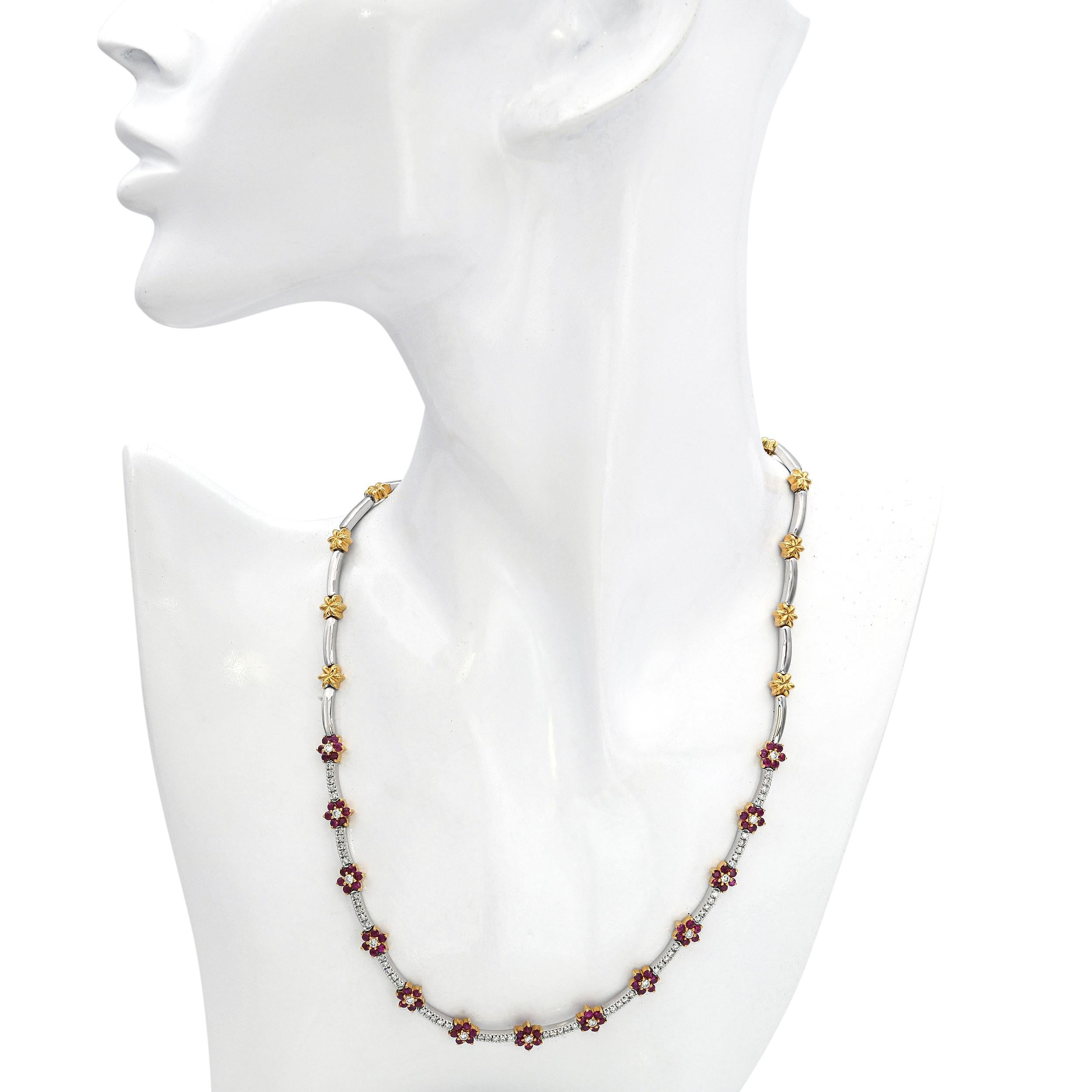 Taglio misto Collana floreale in oro 18k bicolore con rubino da 2,34tcw e diamante da 2,25tcw in vendita