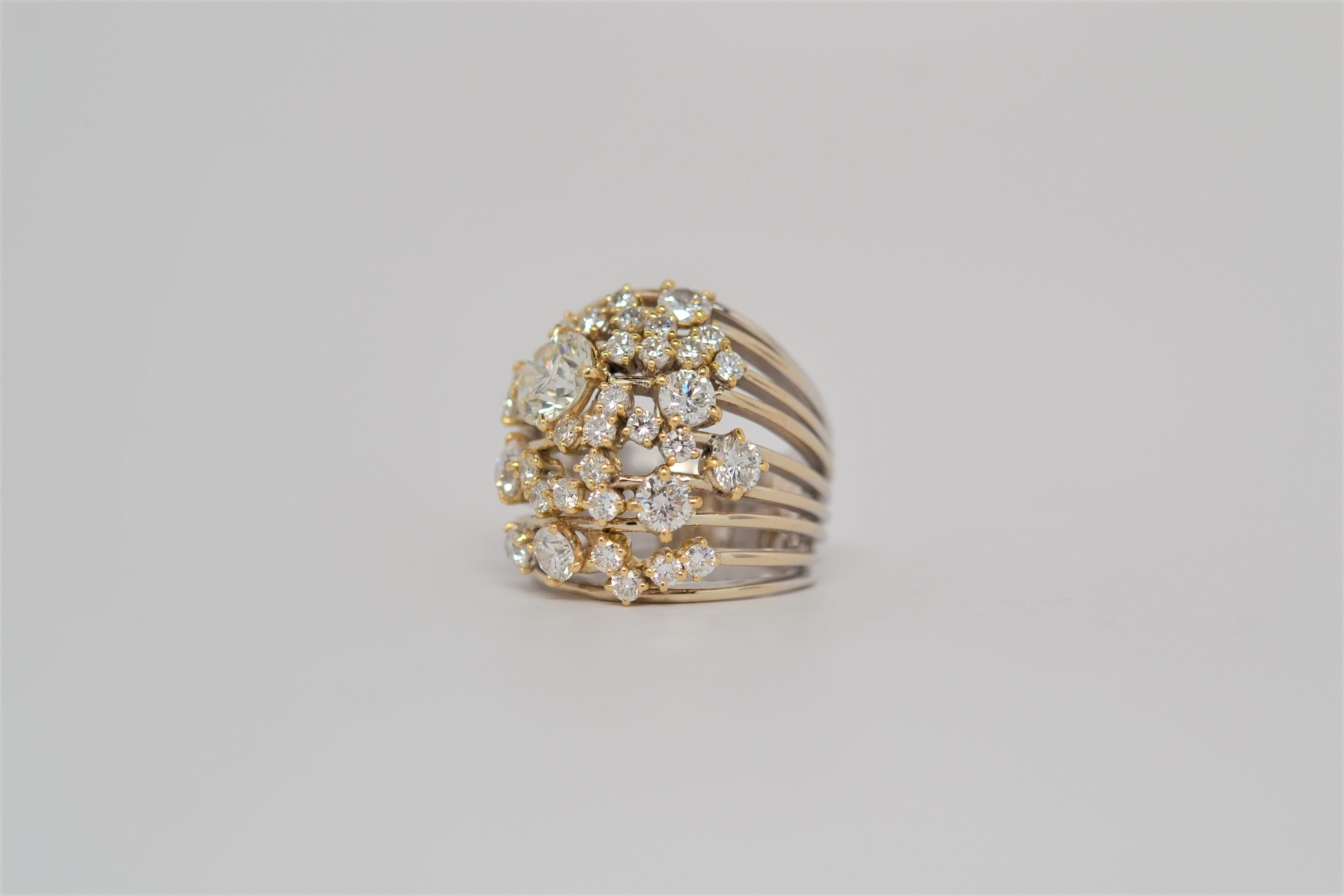 Round Cut 18K Two Tone Gold and Diamond Cluster Ring with 4.11 Carats For Sale