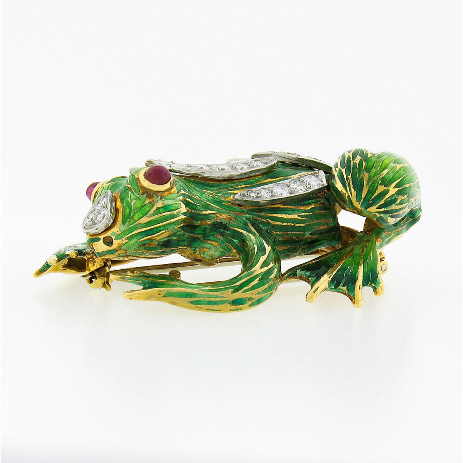 Round Cut 18k Two Tone Gold Detailed Mosaic Green Enamel W/ Diamond & Ruby Frog Brooch Pin For Sale