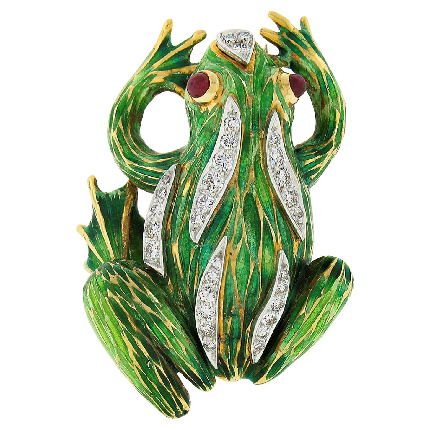 Broche grenouille en or bicolore 18 carats avec mosaïque d'émail vert et diamants et rubis