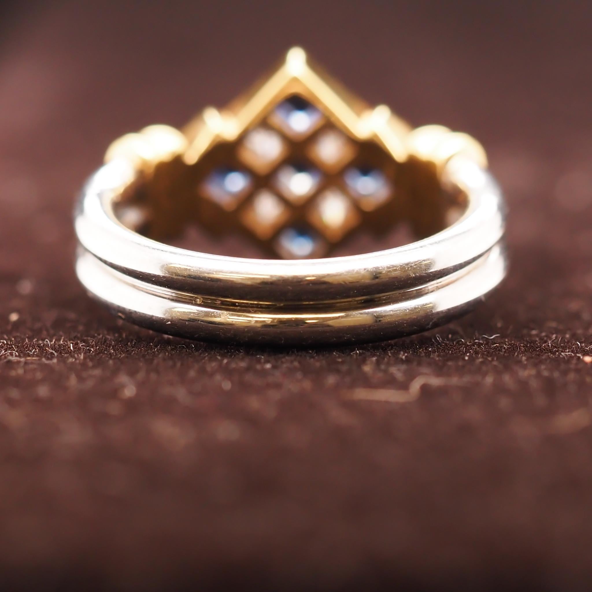 18K Two Tone Gold Diamond and Sapphire Checkerboard Ring In Good Condition For Sale In Atlanta, GA