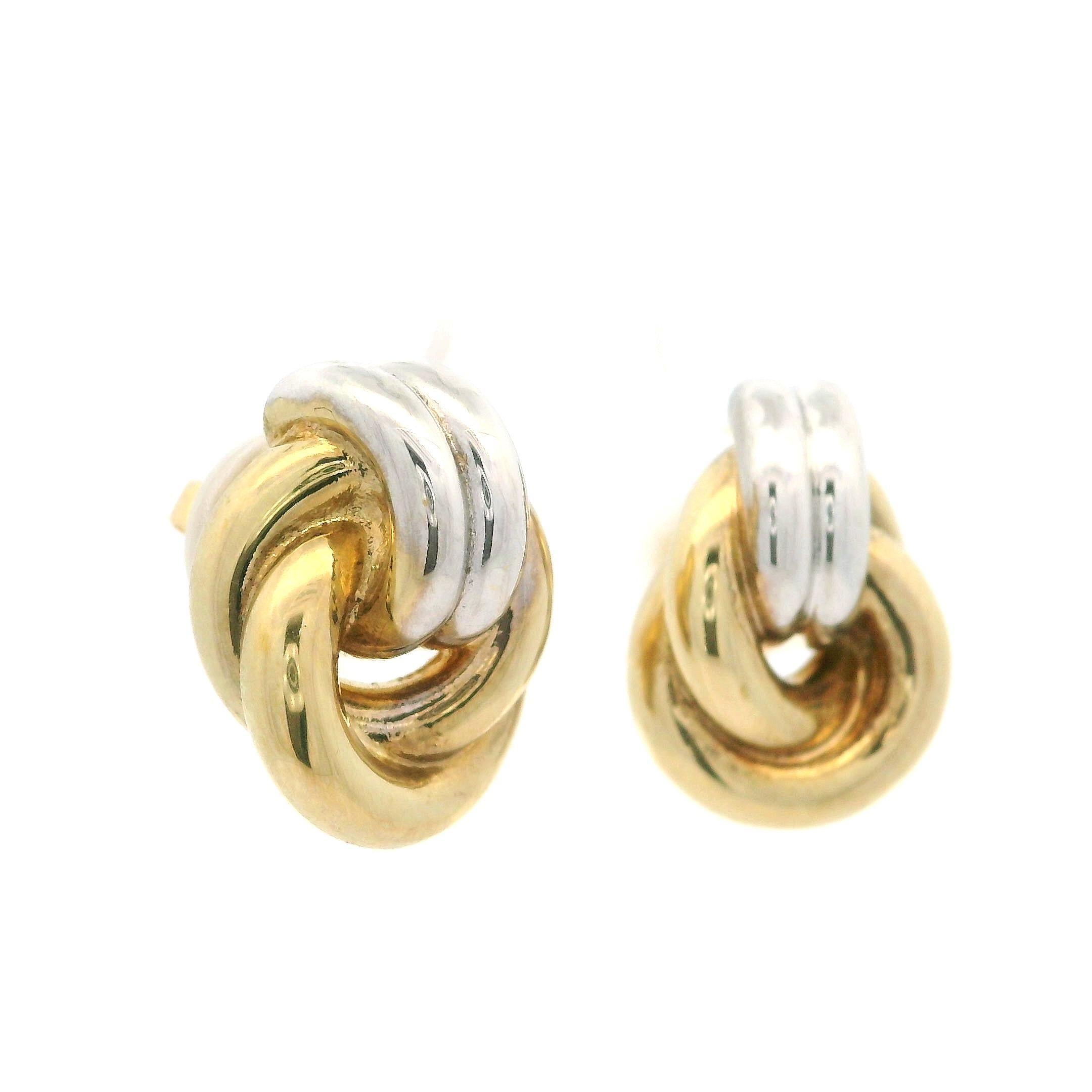 Pendientes de oro de 18 quilates en dos tonos con elegante nudo tubular pulido y cierre de mariposa en venta 3