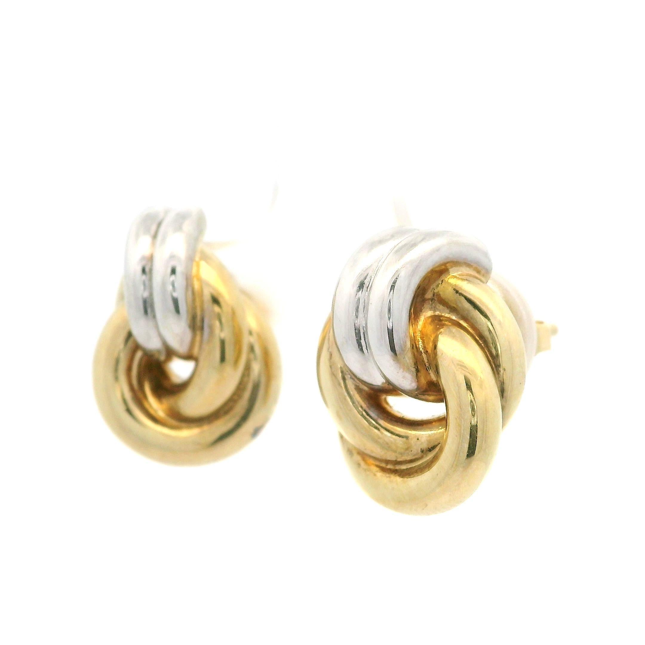 Pendientes de oro de 18 quilates en dos tonos con elegante nudo tubular pulido y cierre de mariposa en venta 4