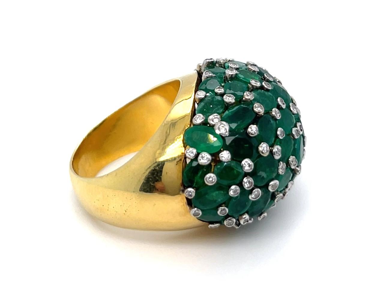 Anello bicolore in oro 18k e smeraldo con accenti di diamanti, misura 7,25 In condizioni buone in vendita a Sherman Oaks, CA