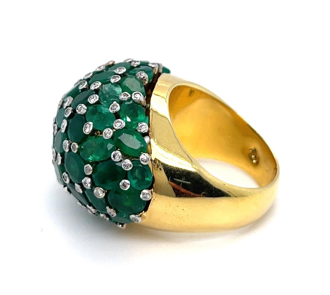Anello bicolore in oro 18k e smeraldo con accenti di diamanti, misura 7,25 in vendita 1