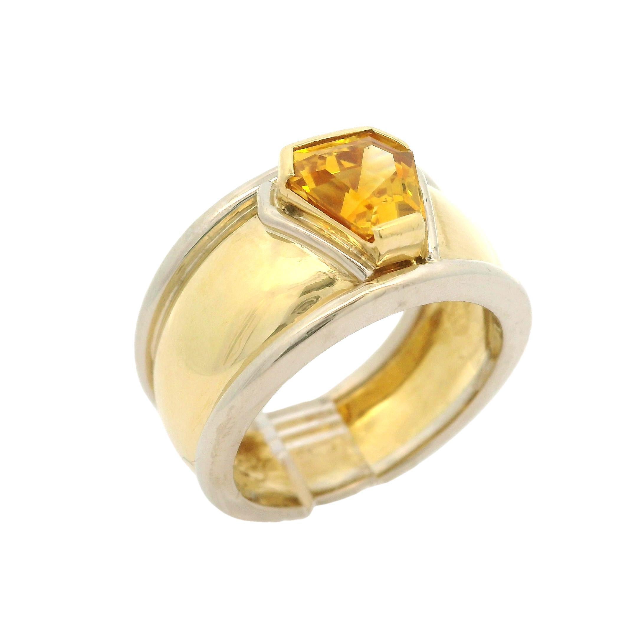 18 Karat zweifarbiges Gold GIA Schild Step Cut Gelber Saphir Breiter Zigarrenring Damen im Angebot
