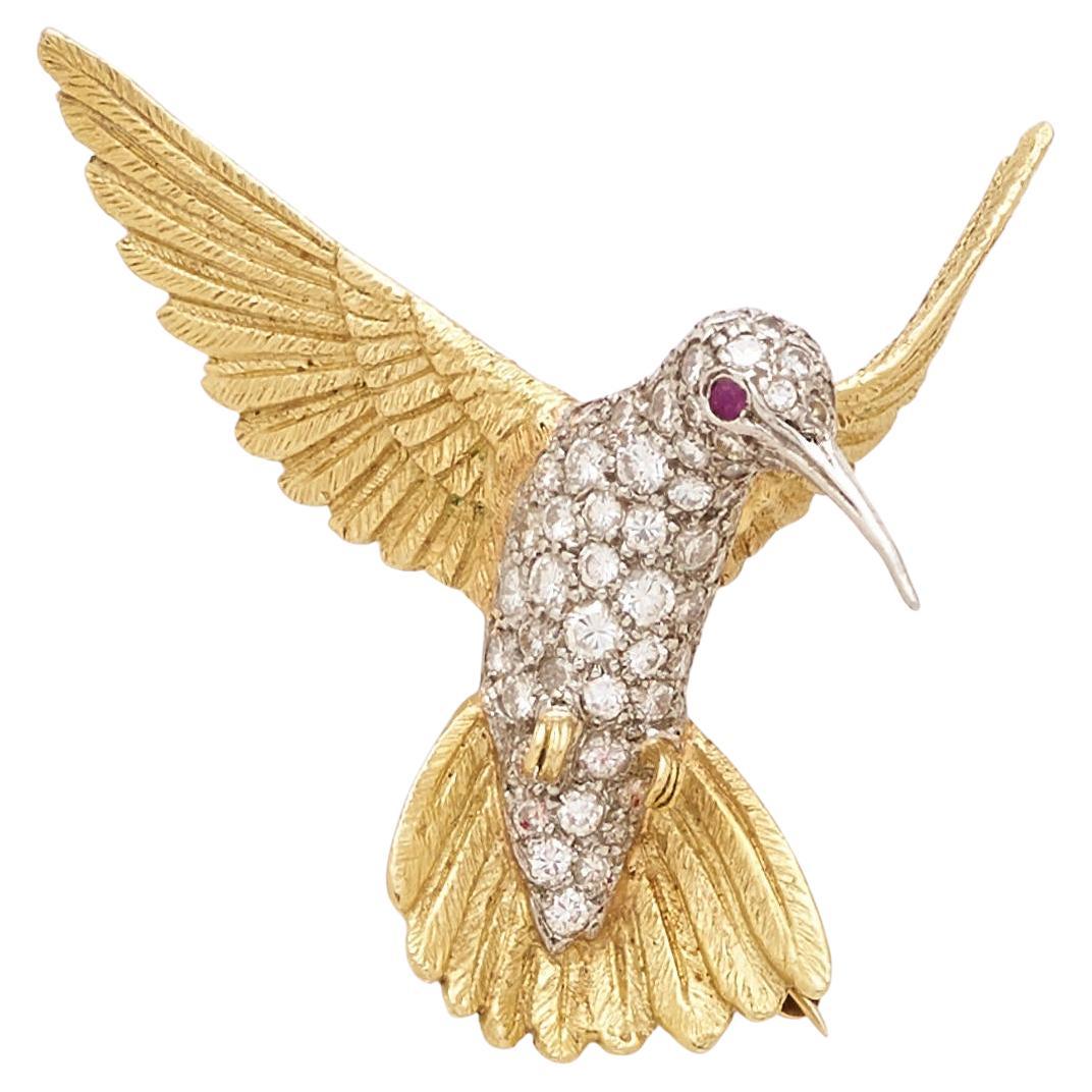 Broche Colibrí Esculpido en Oro Bicolor de 18 quilates 1 ct Diamante y Rubí