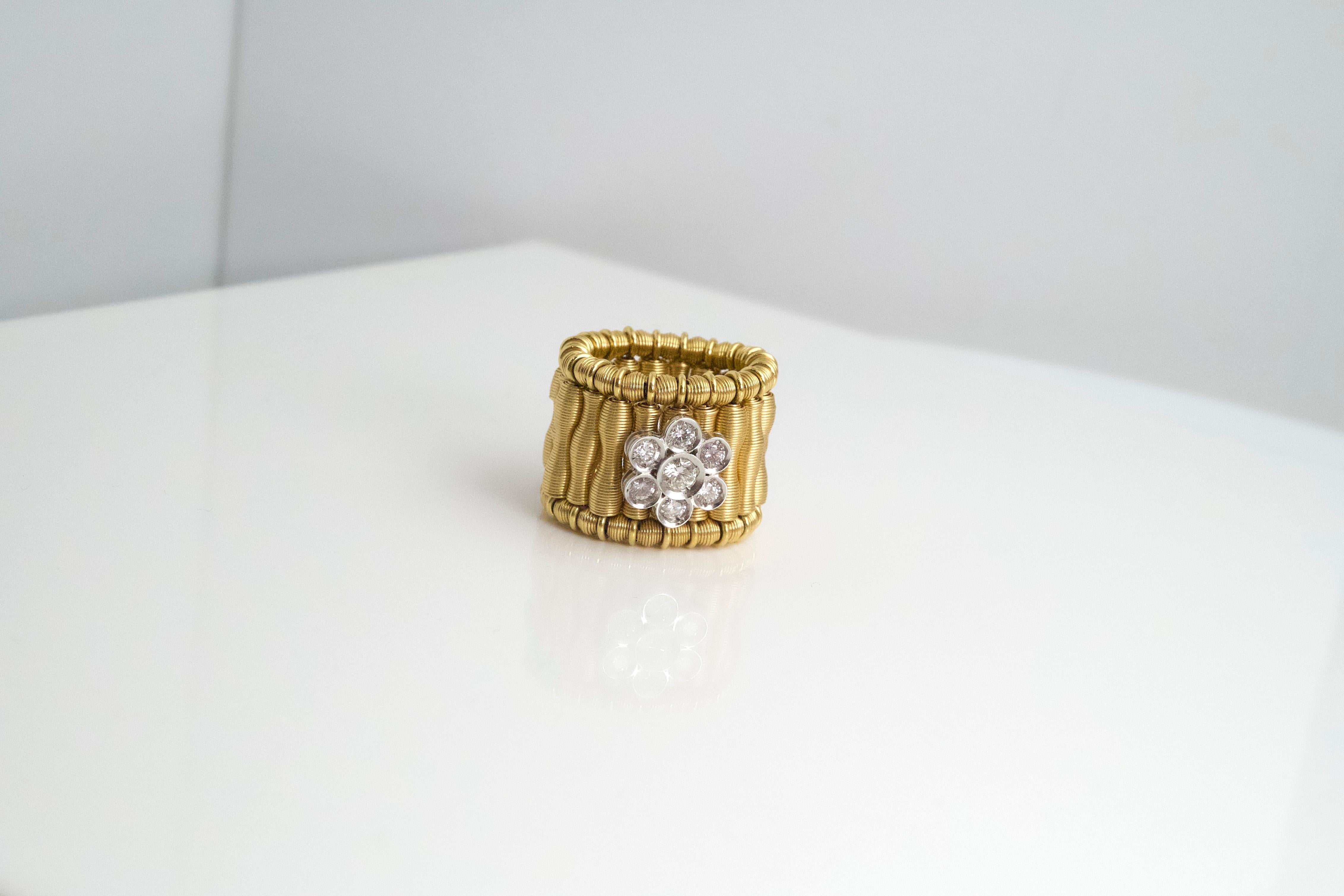 18K Zweifarbiges Gold Jarretière Floral Stretch Ring (Zeitgenössisch) im Angebot