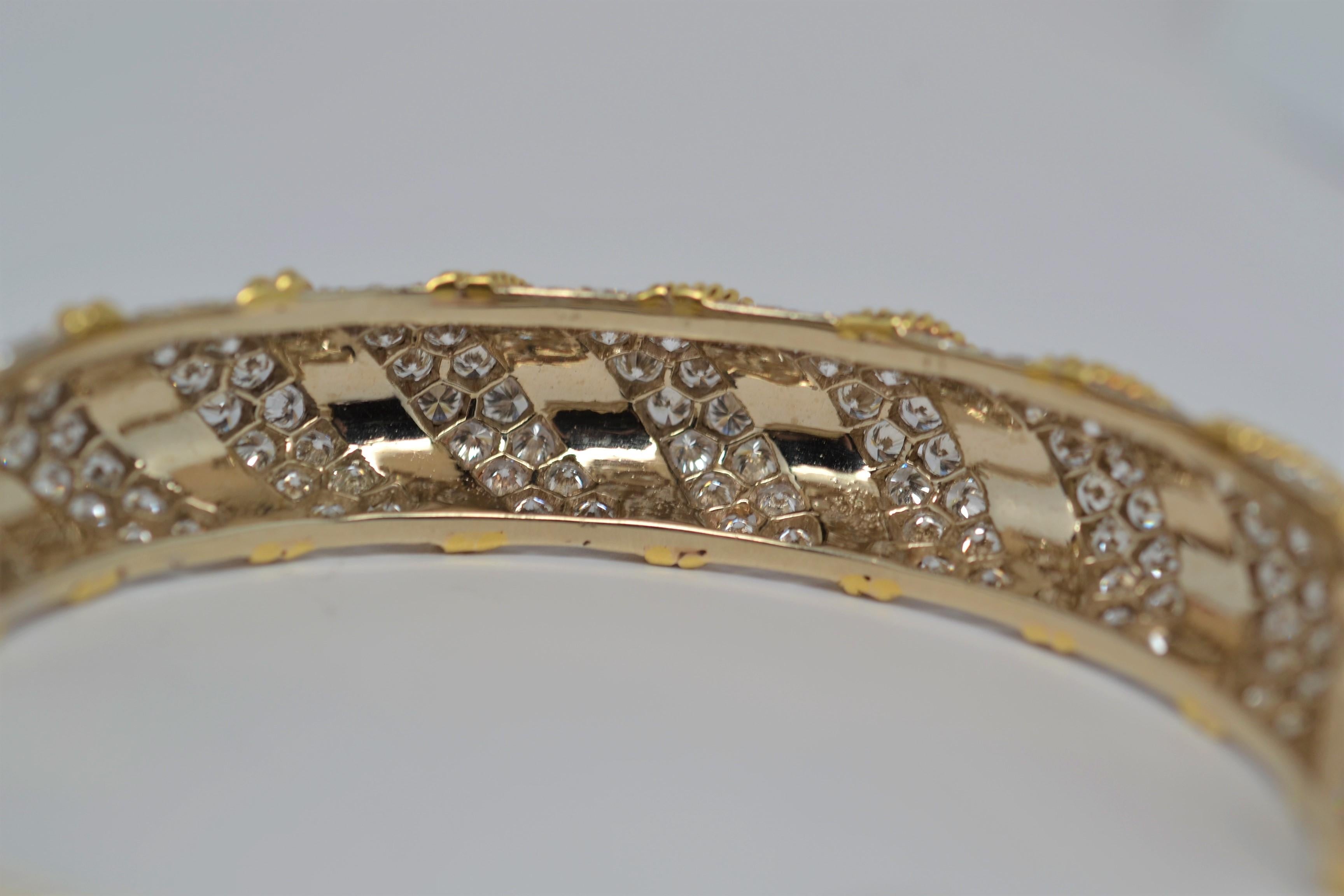 Round Cut 18k Two Tone Gold Ladies' Bangle with Round Brilliant Cut Diamonds, 18.25 Carat For Sale