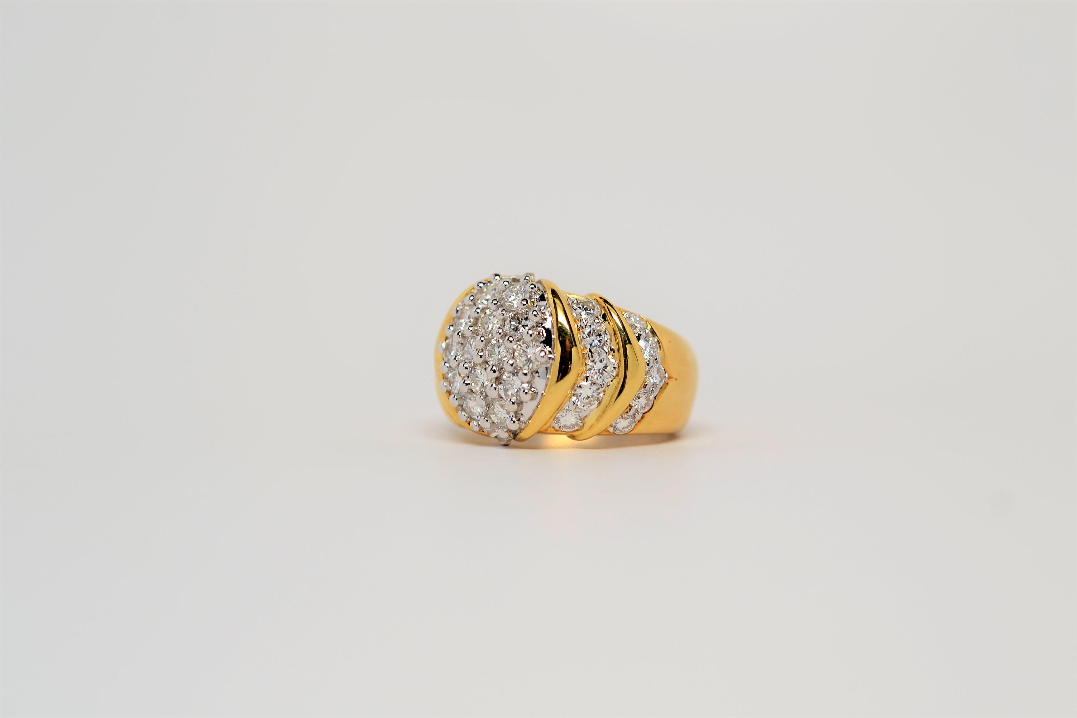 Women's 18K Two Tone Gold Ring Set with Round Brilliant Cut Diamonds, 2.89 Carats For Sale