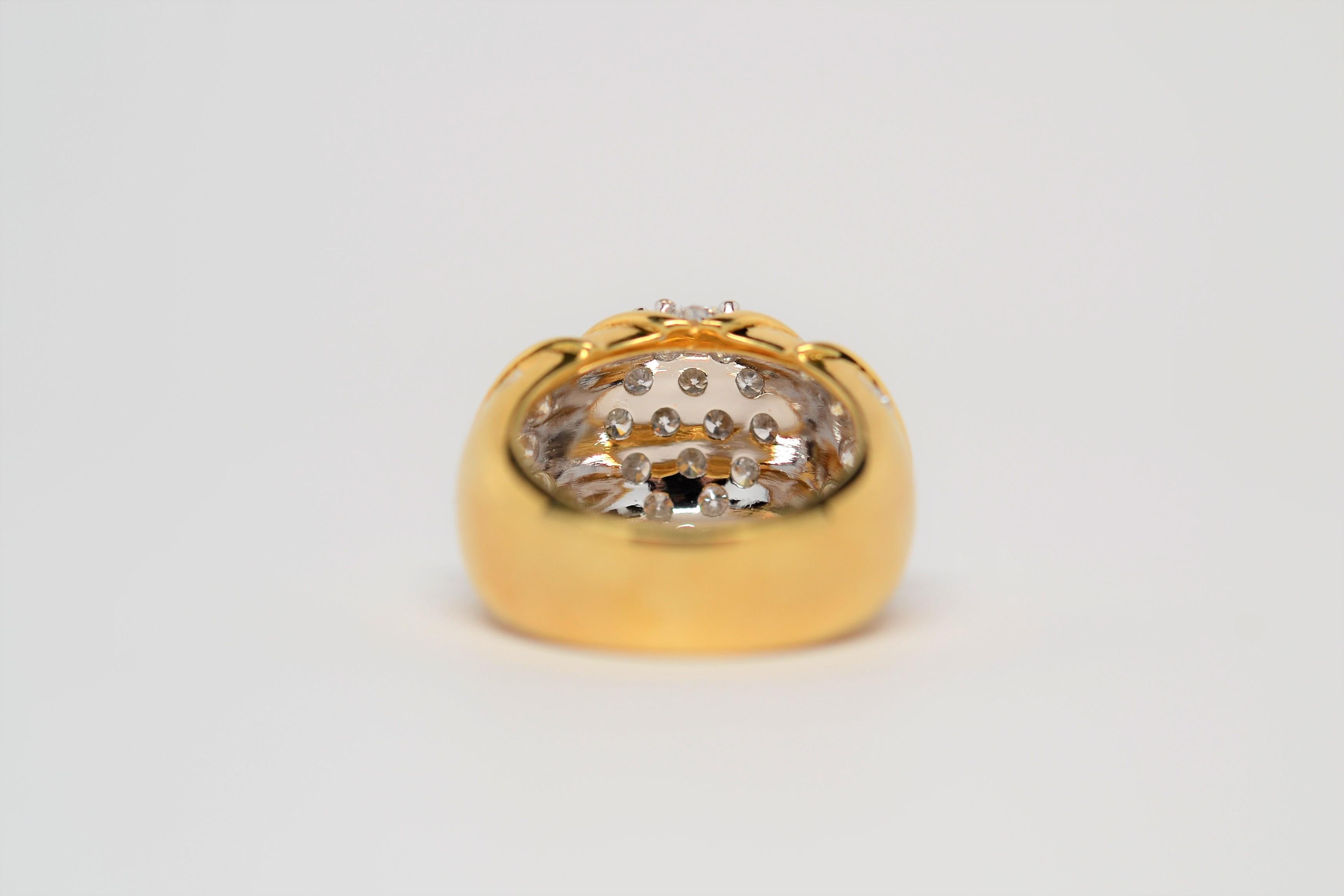 18K Two Tone Gold Ring Set with Round Brilliant Cut Diamonds, 2.89 Carats For Sale 1