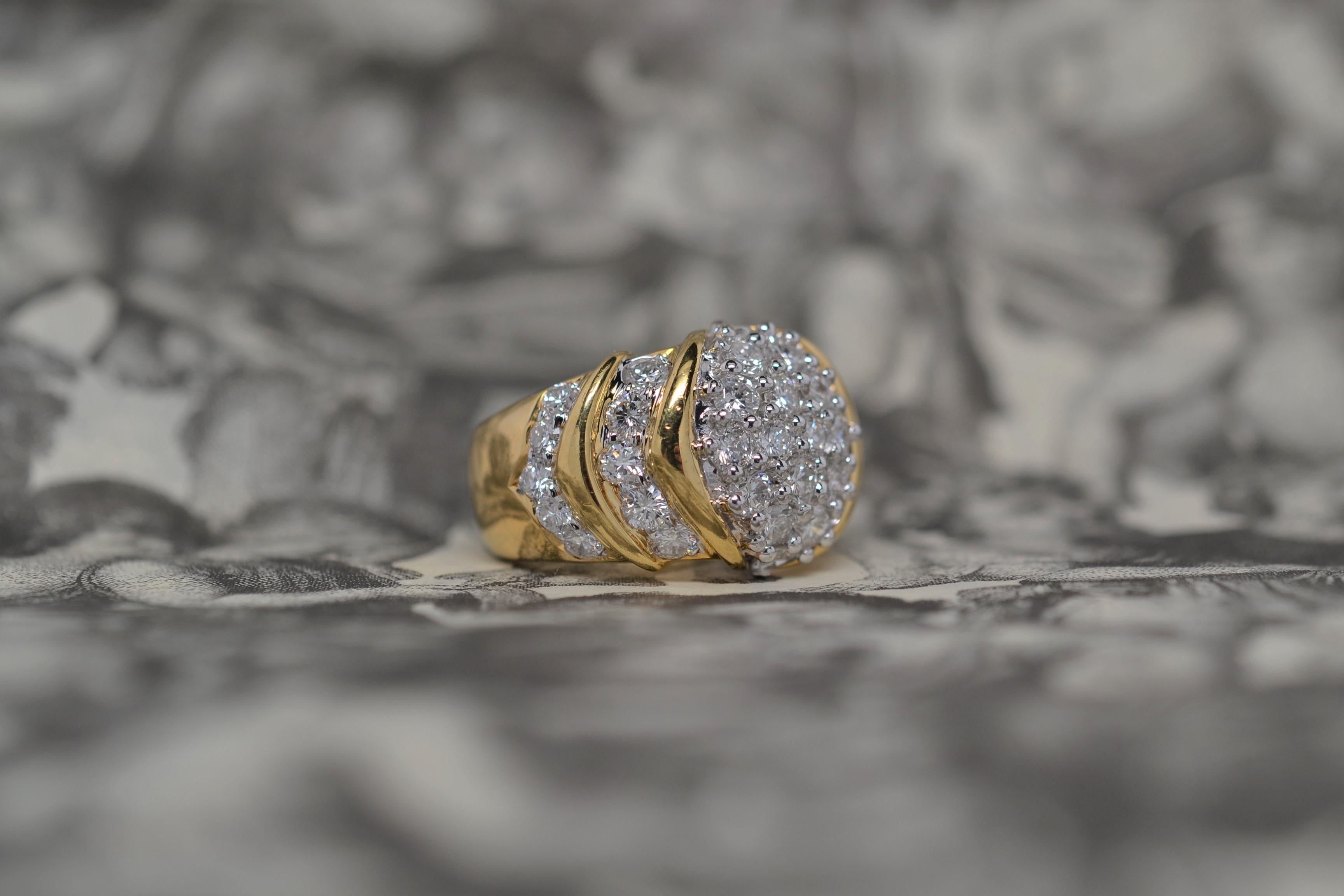 18K Two Tone Gold Ring Set with Round Brilliant Cut Diamonds, 2.89 Carats For Sale 3