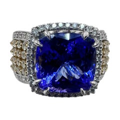 Bague en or bicolore 18K avec 10.02Ct. Tanzanite et diamants 2.04 Ct. (Taille 7.50)