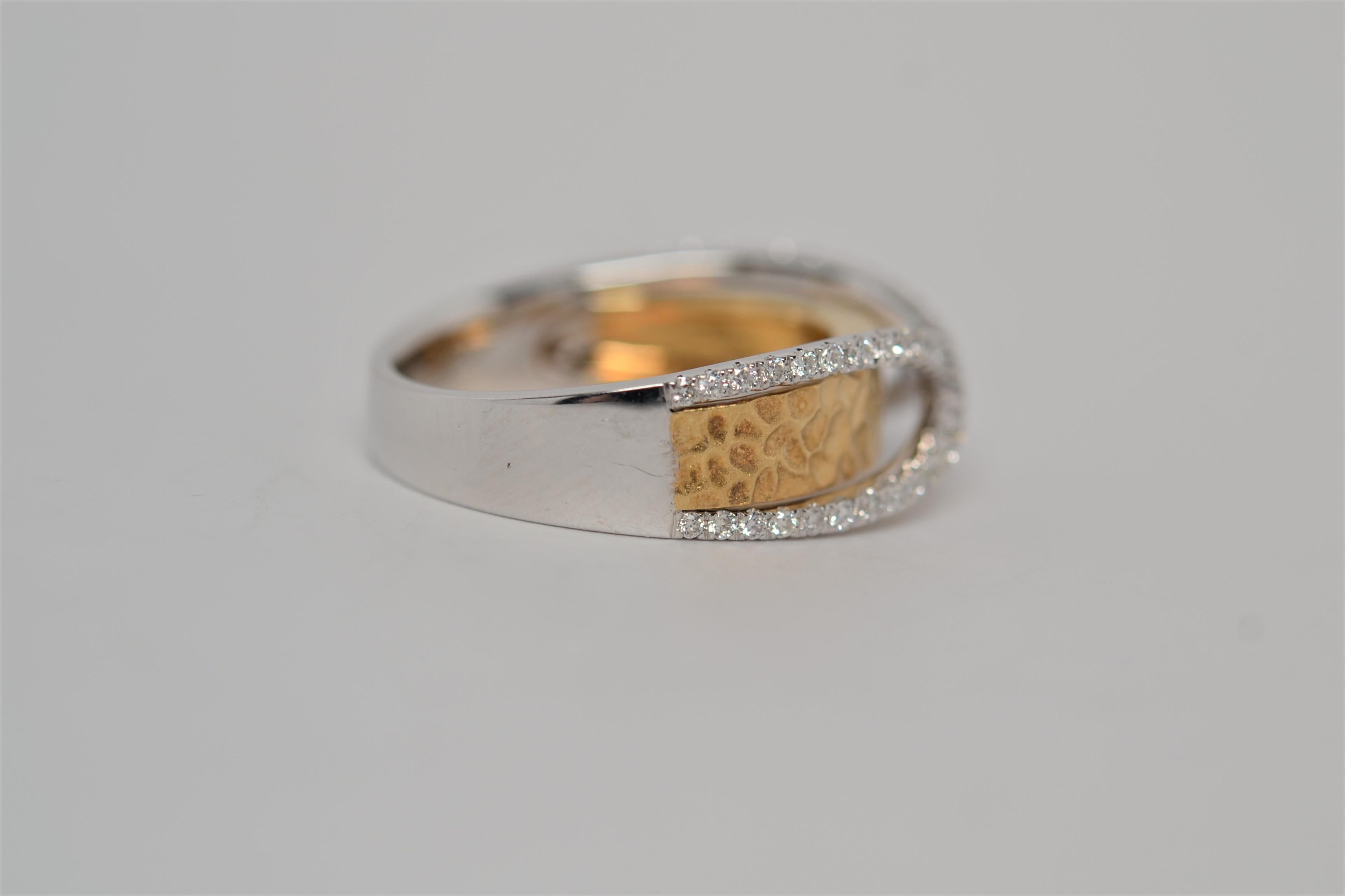 Round Cut 18K Two Tone Gold & Round Brilliant Cut Diamond Ring, 0.50 Carats For Sale