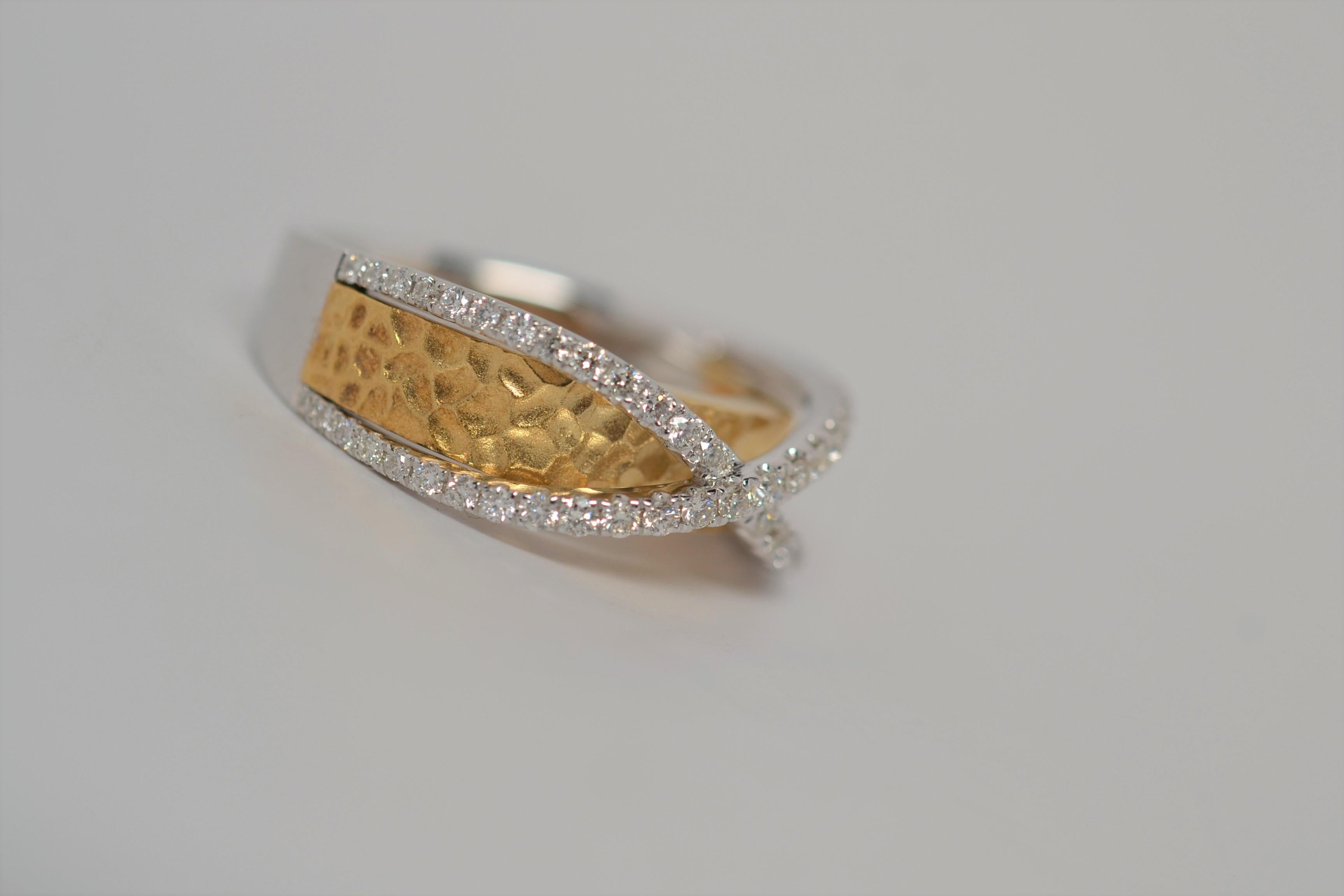 18K Two Tone Gold & Round Brilliant Cut Diamond Ring, 0.50 Carats In New Condition For Sale In New York, NY