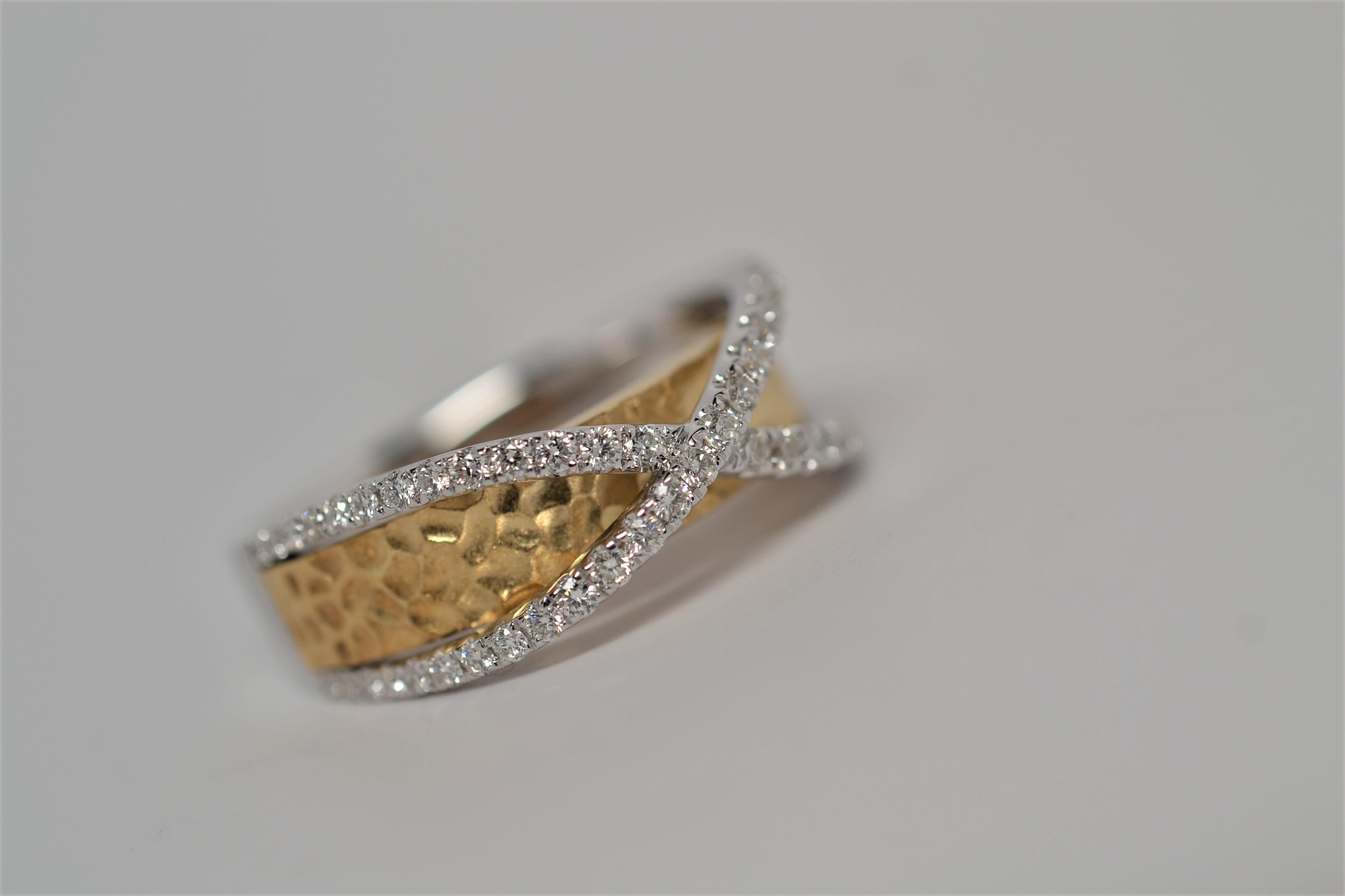 18K Two Tone Gold & Round Brilliant Cut Diamond Ring, 0.50 Carats For Sale 1
