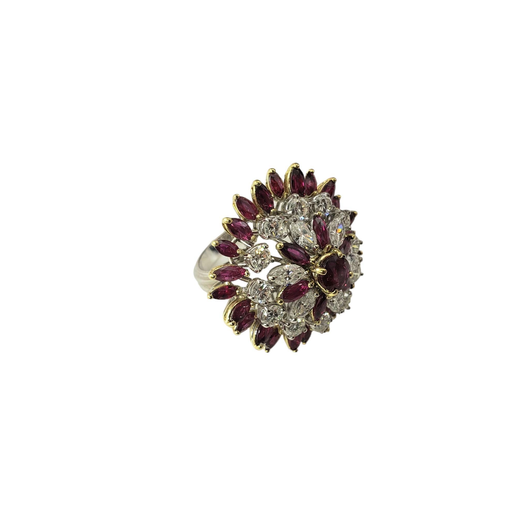 Taglio brillante Anello in oro bicolore 18K con rubini e diamanti a grappolo, misura 6  #17354 in vendita