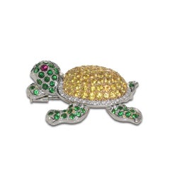 Broche Tortuga de Oro Bicolor 18K con Zafiro Amarillo, Granate Tsavorita y Diamante