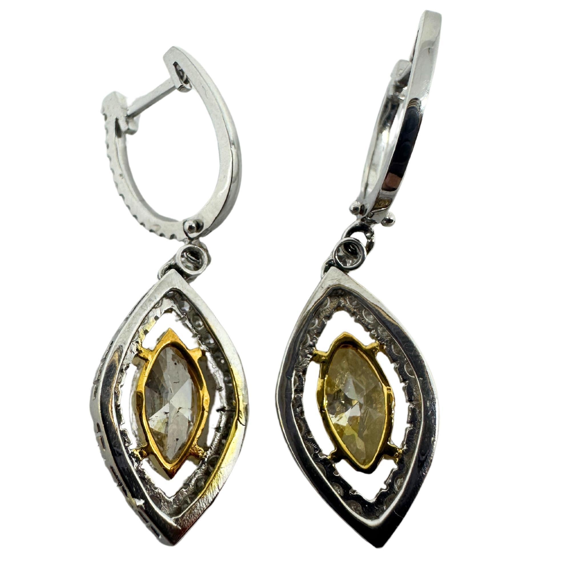Pendientes de diamantes amarillos y blancos talla marquesa en dos tonos de 18 quilates Corte marquesa en venta