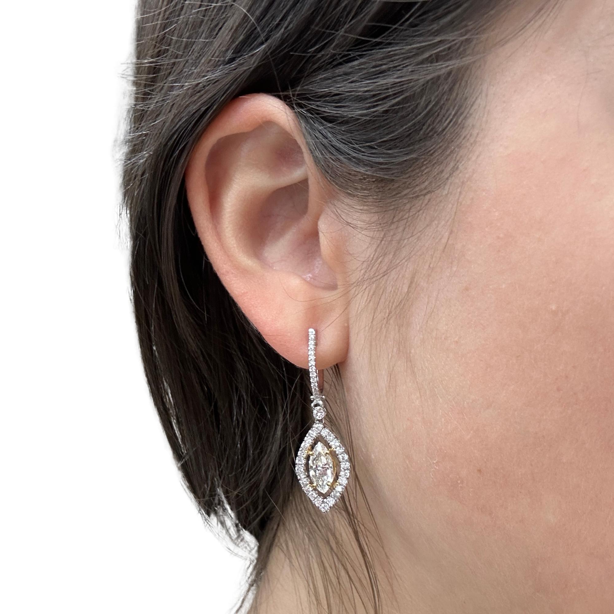 Pendientes de diamantes amarillos y blancos talla marquesa en dos tonos de 18 quilates en Bueno estado para la venta en New York, NY