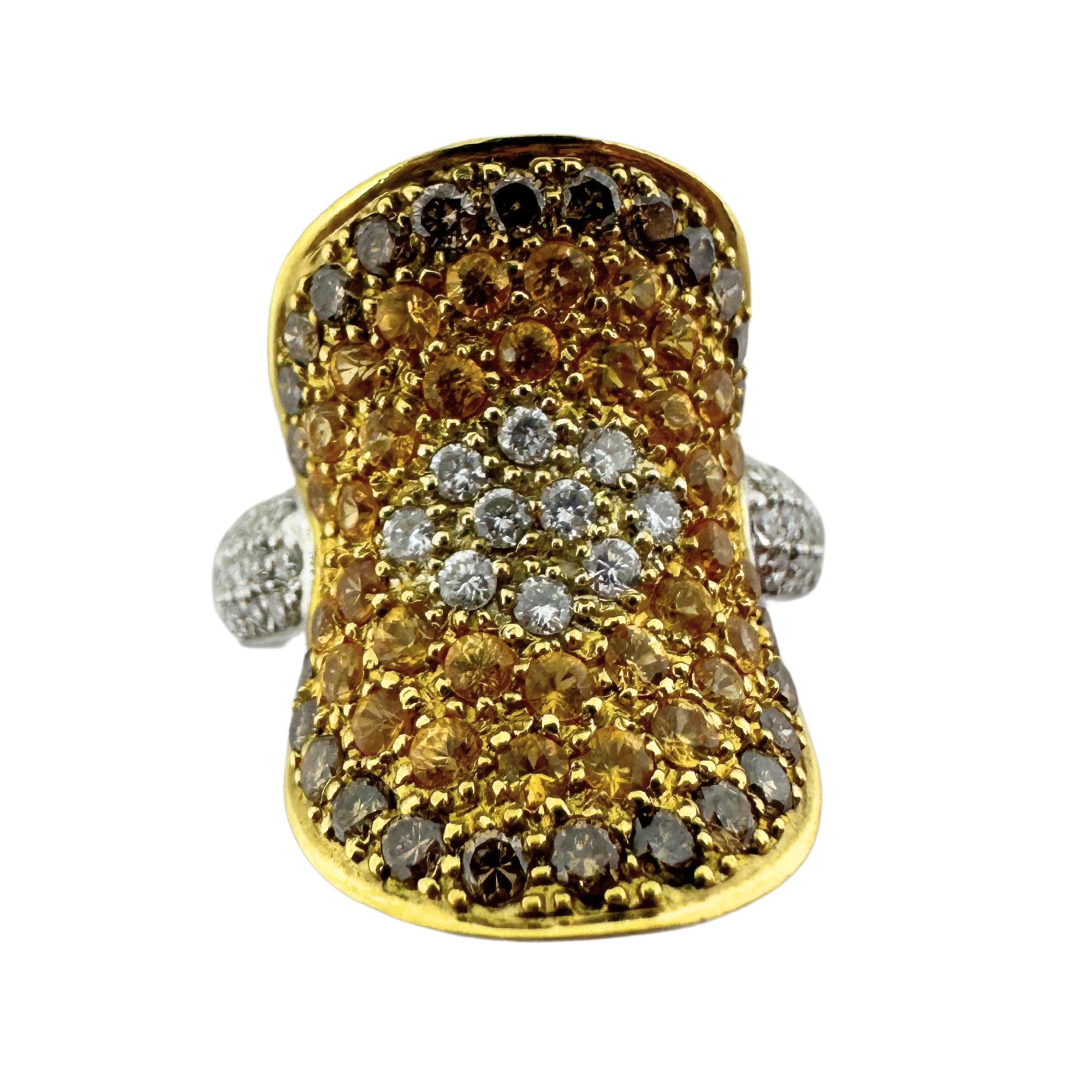 Anello cocktail con diamanti bicolore 18 carati
Condit: In buone condizioni, con qualche lieve usura superficiale dovuta all'età.
Misura dell'anello: 7,75
Misura: 0.82 pollici da nord a sud
Marcature: 