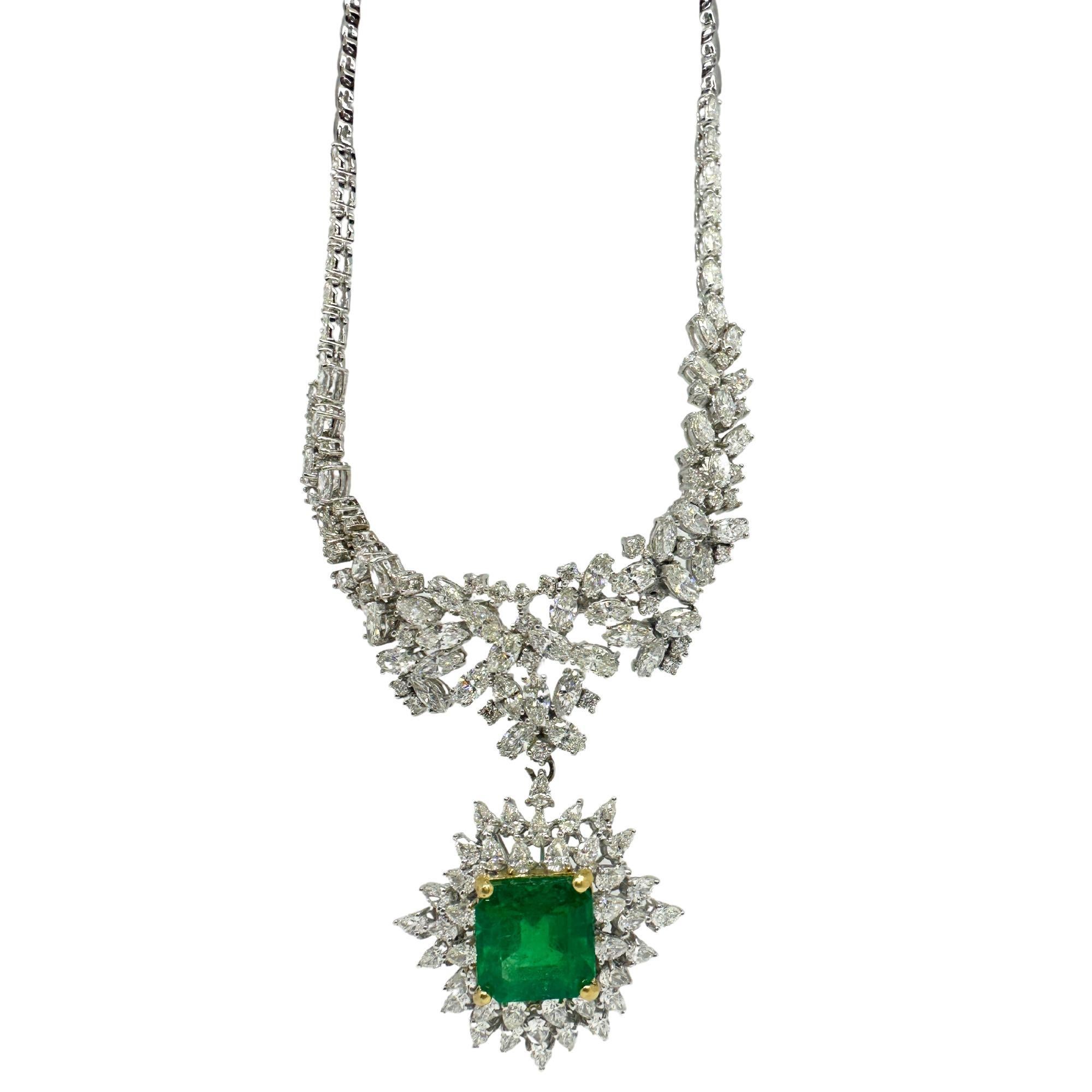 Collier en deux tons 18K avec diamants taille poire et marquise et émeraudes Bon état - En vente à New York, NY