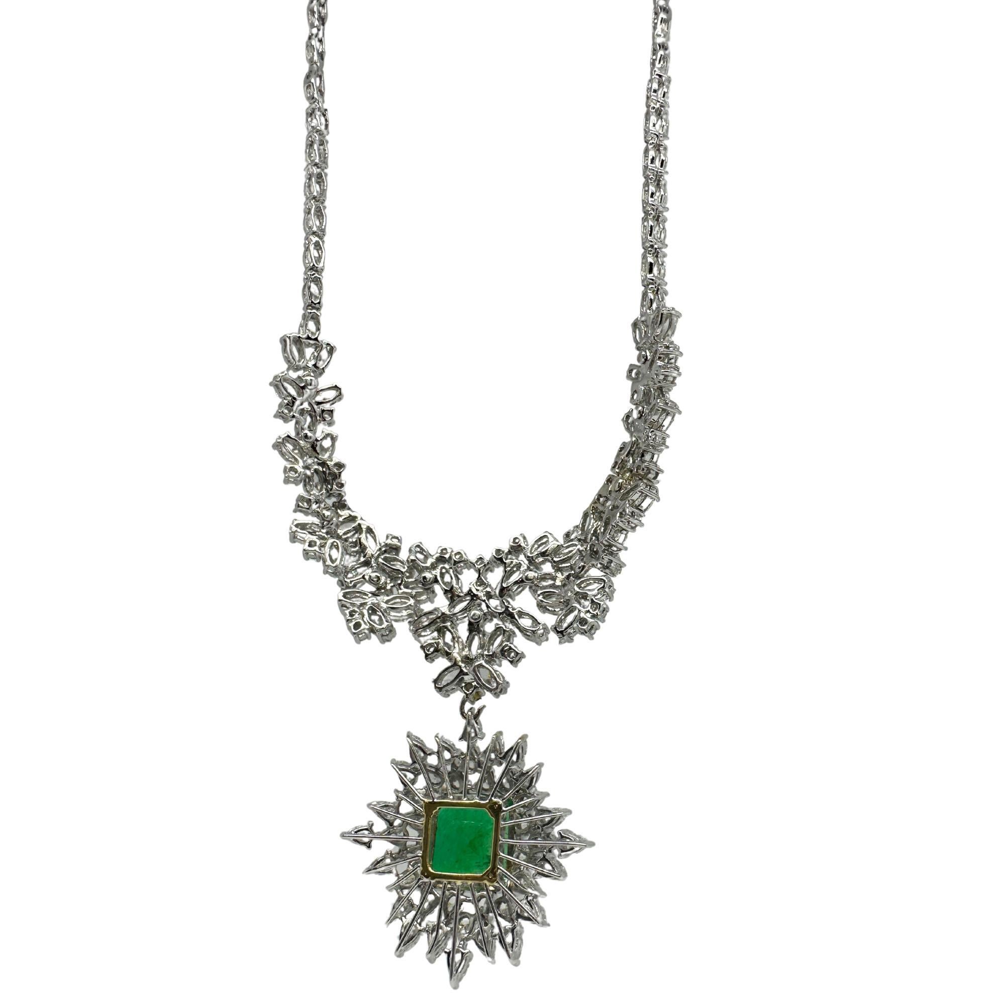 Collier en deux tons 18K avec diamants taille poire et marquise et émeraudes Pour femmes en vente