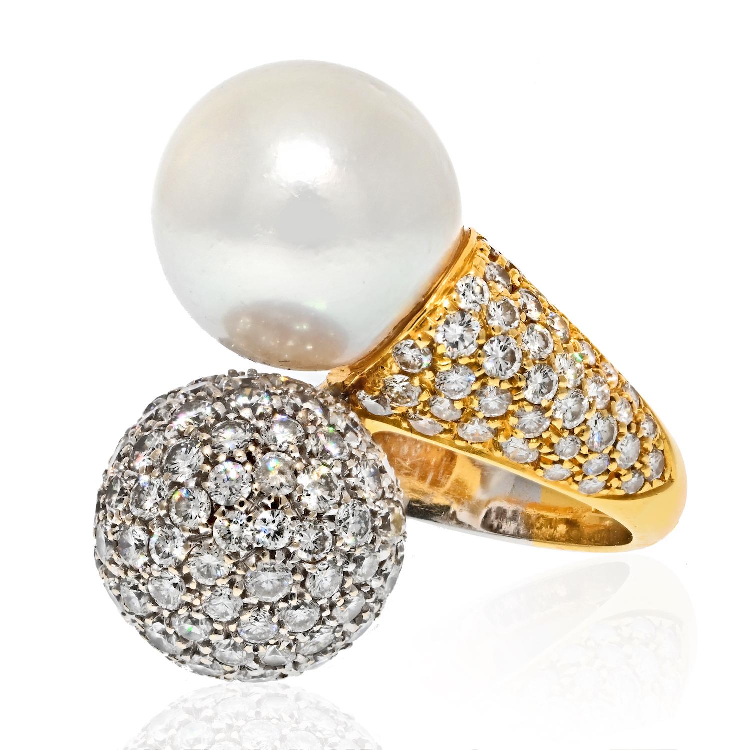 Vintage Bypass Pave Diamond & South Sea White Pearl Gold Ring.
Vintage Bypass Diamond and South Sea Button White Pearl Ring is set in gold mounting. The Bypass design features a Pave set Diamond Ball with 4.50 cts. of Round Brilliant and South Sea