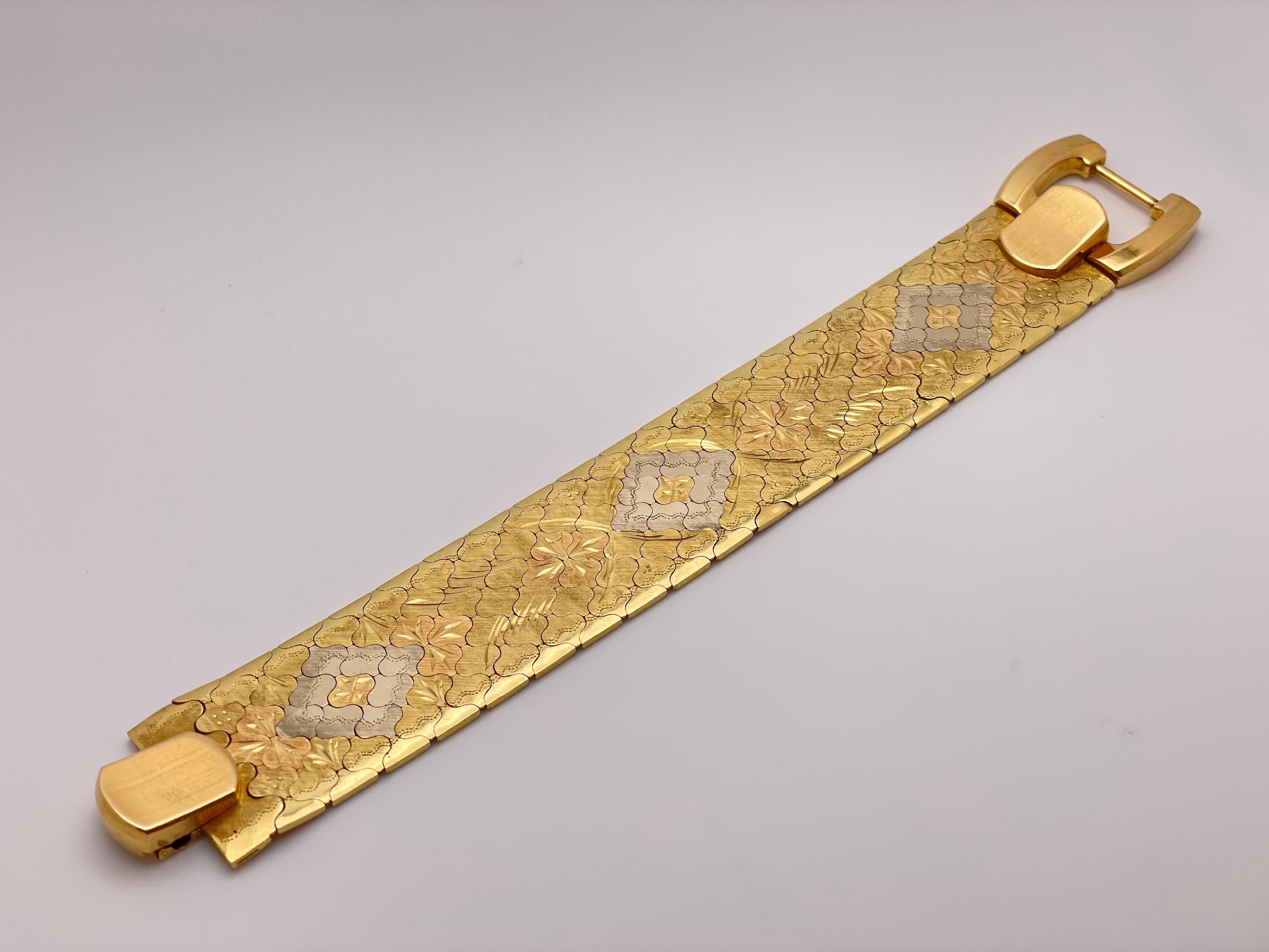 18K Two Tone Yellow White Gold Designer Textured Flexible Bracelet In Good Condition For Sale In Westport, CT