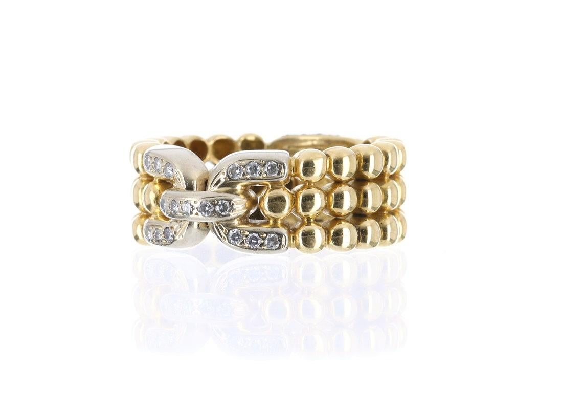 Dies ist ein einzigartiger, gut gemachter, zweifarbiger Gold-Diamant-Gürtelring. Der handgefertigte Ring ist aus massivem 18-karätigem Weiß-/Gelbgold. Dieser erstaunliche Ring ist mit ca. 0,17 tcw von 17 natürlichen weißen Diamanten, SI Klarheit &