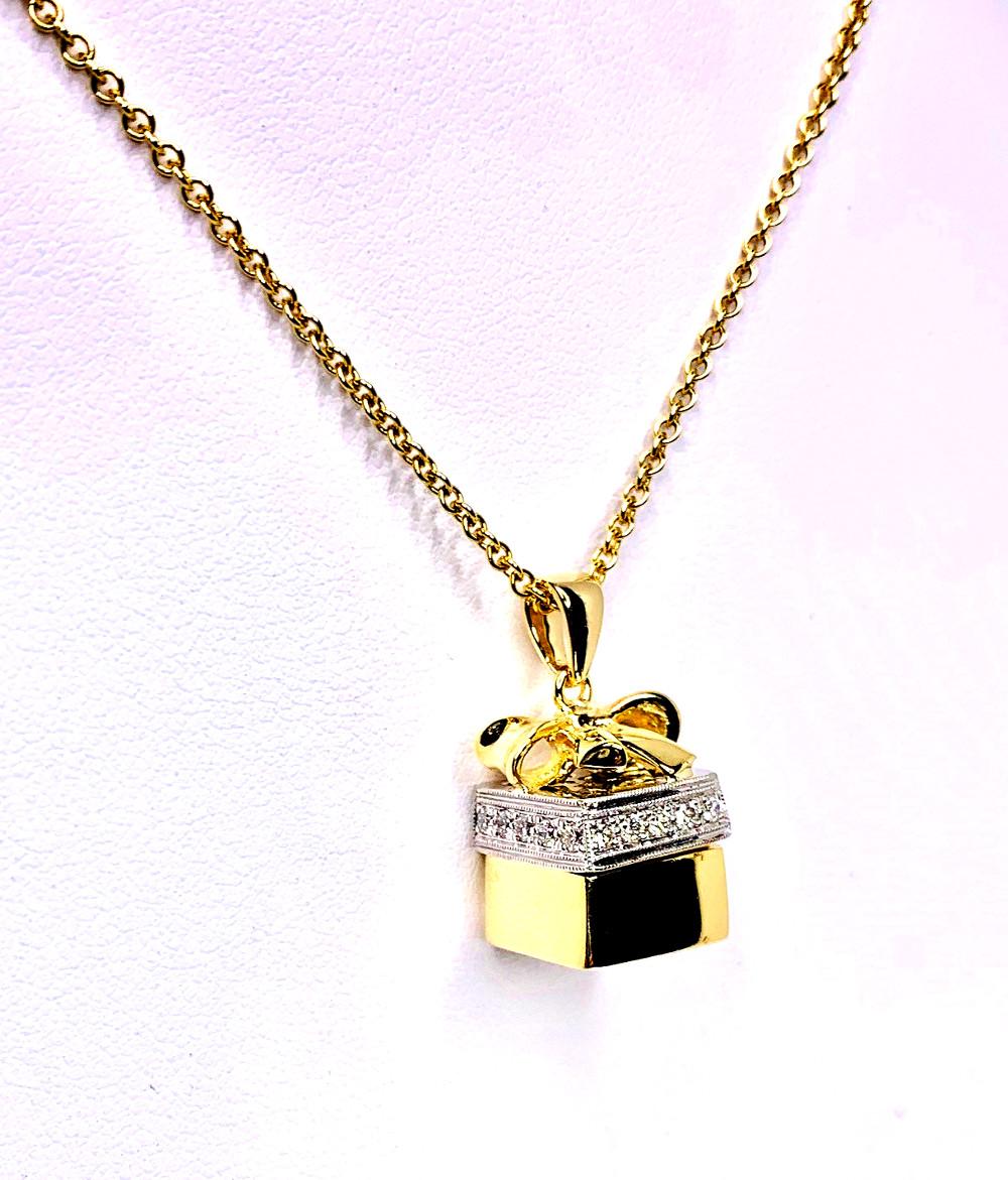 Collier pendentif cœur en améthyste non sertie, en or bicolore 18 carats et diamants « Gift Box » Neuf - En vente à Los Angeles, CA