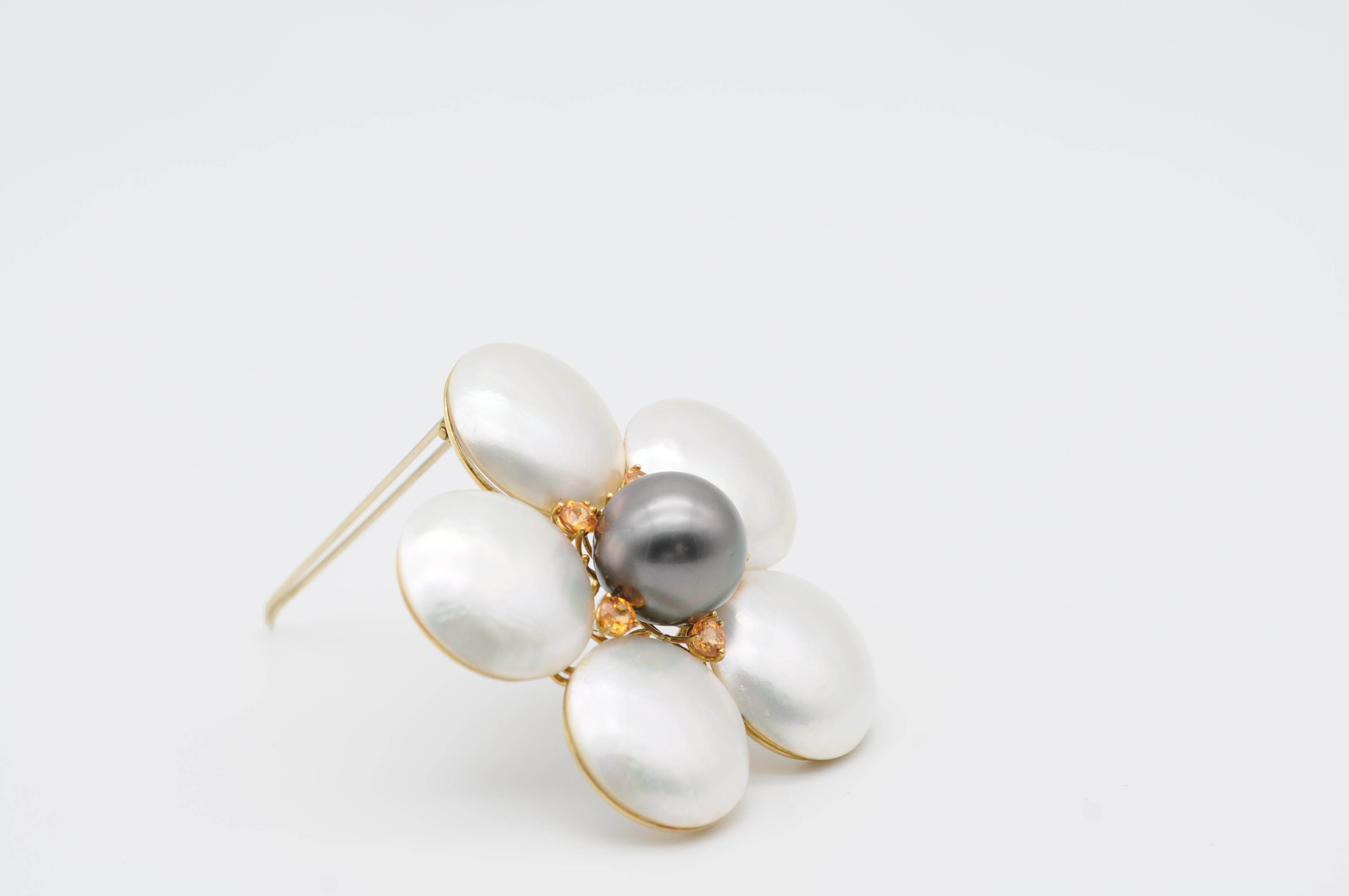 18k Unique Pearl Brooch Vop. with Black Tahitian Pearl For Sale 2