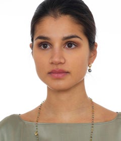 18k V-Shaped Gold Hoop Earrings with Small Round Grey Freshwater Pearls