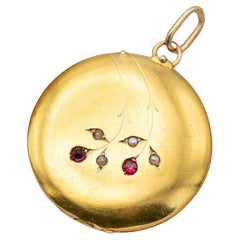 18K Victorian Photo Locket - 18 karat solid gold pendant - Floral round locket
