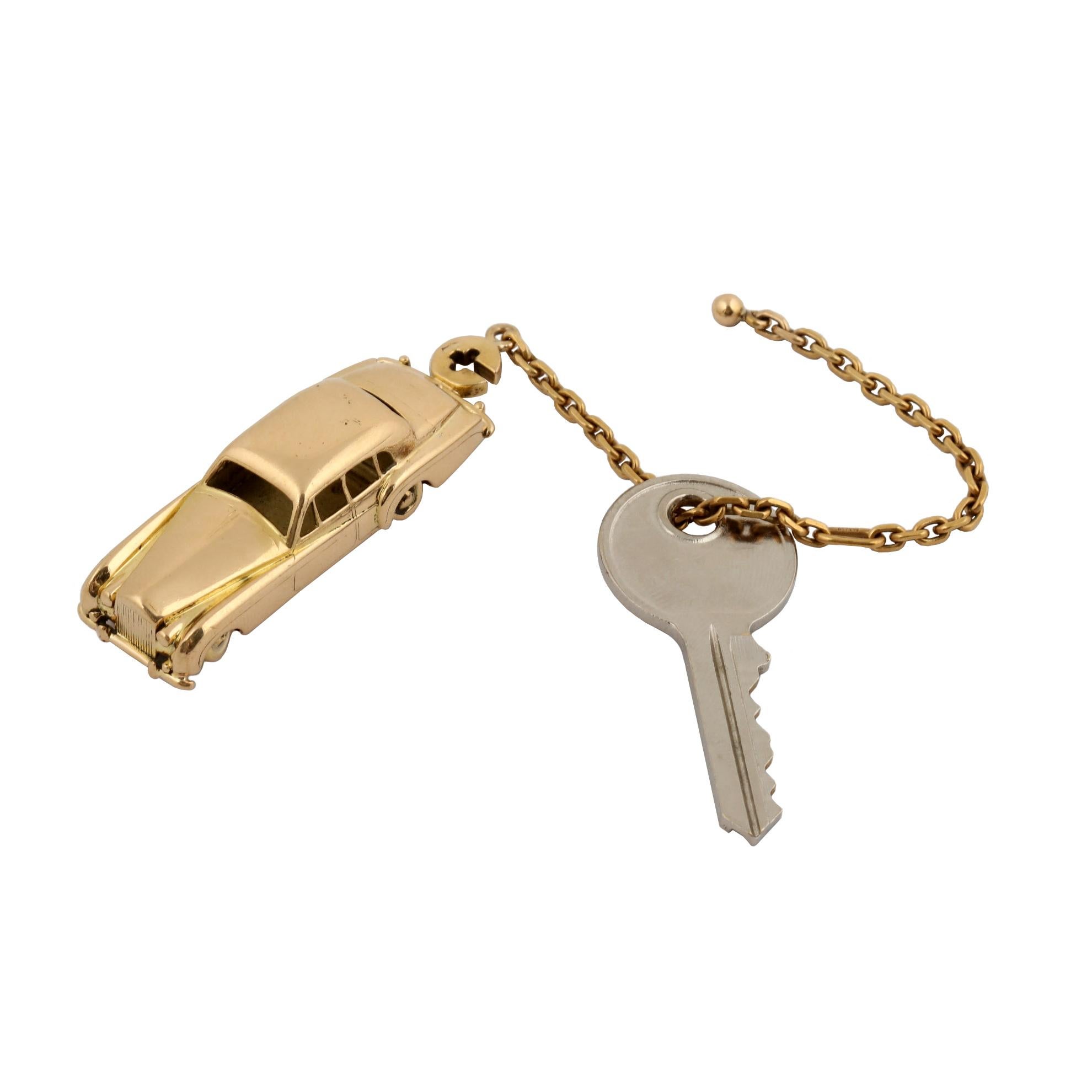 18 Karat Vintage Cartier Rolls Royce Keychain with Moveable Wheels For Sale 2