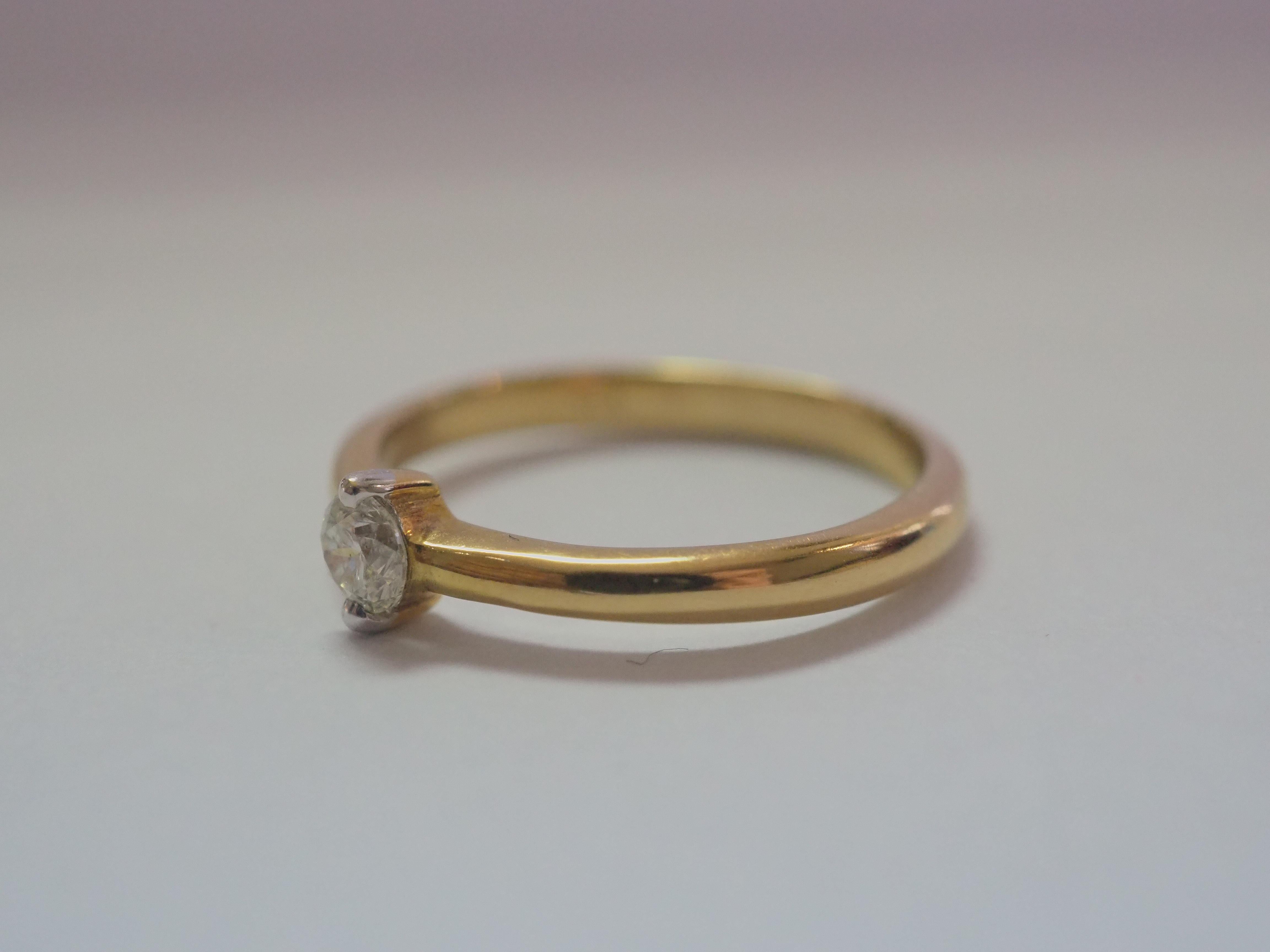 Brilliant Cut 18k Vintage Gold 0.20ct Good Quality Brilliant Diamond Solitaire Ring For Sale