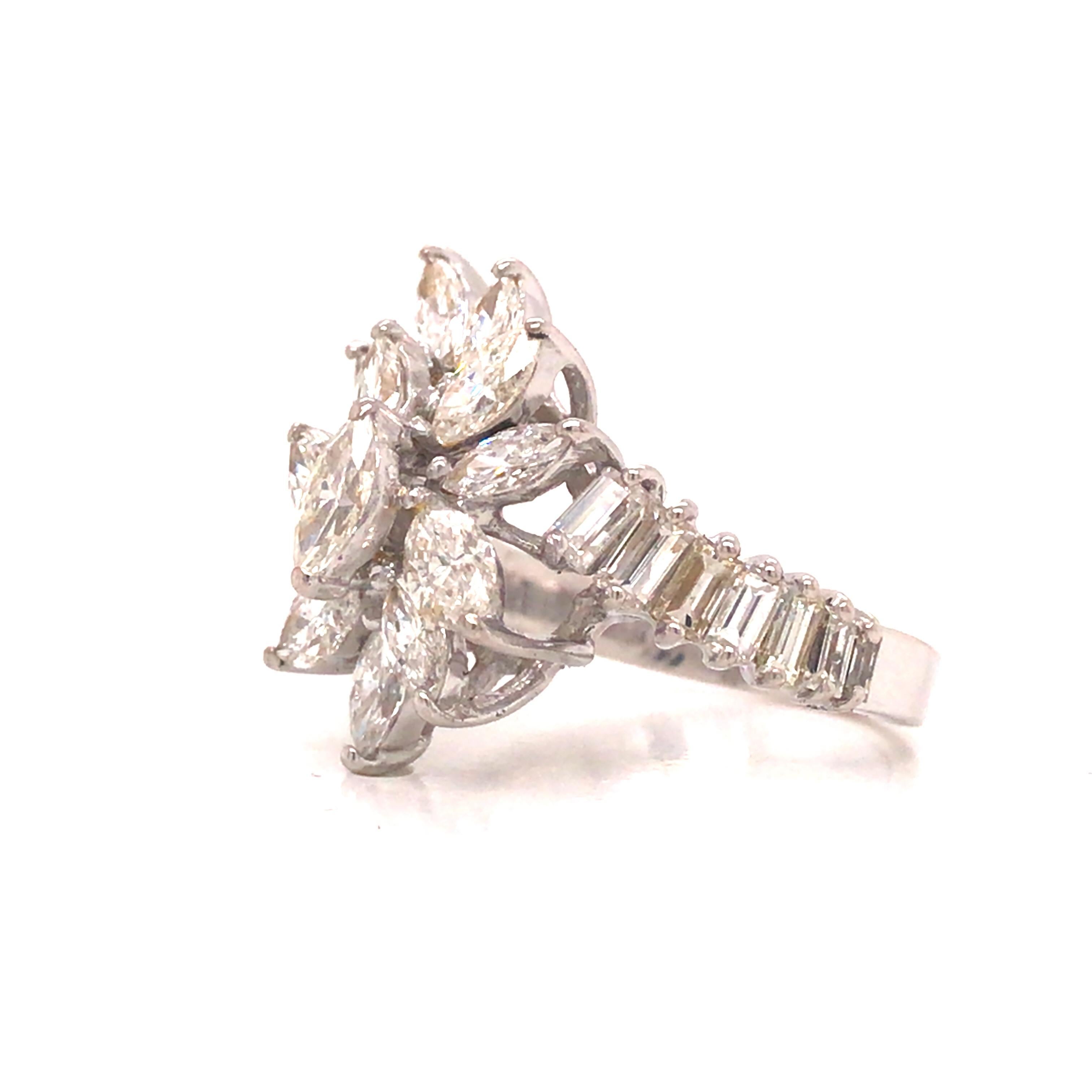 18 Karat Vintage Marquise Baguette-Diamant-Cluster-Ring aus Weißgold (Marquiseschliff)