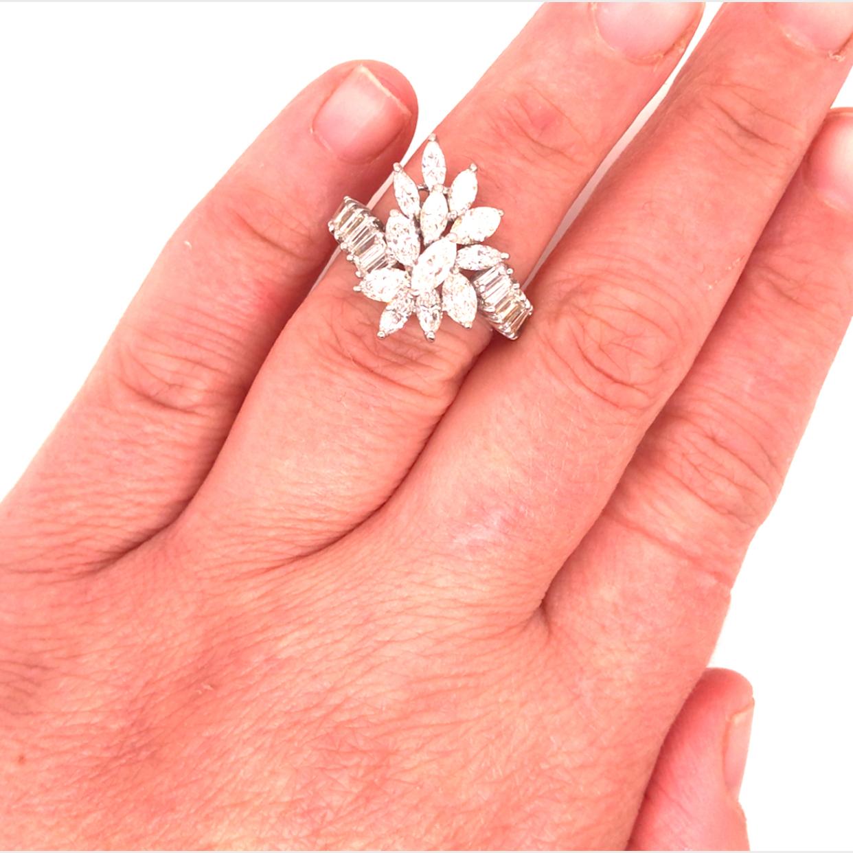 18 Karat Vintage Marquise Baguette-Diamant-Cluster-Ring aus Weißgold 2