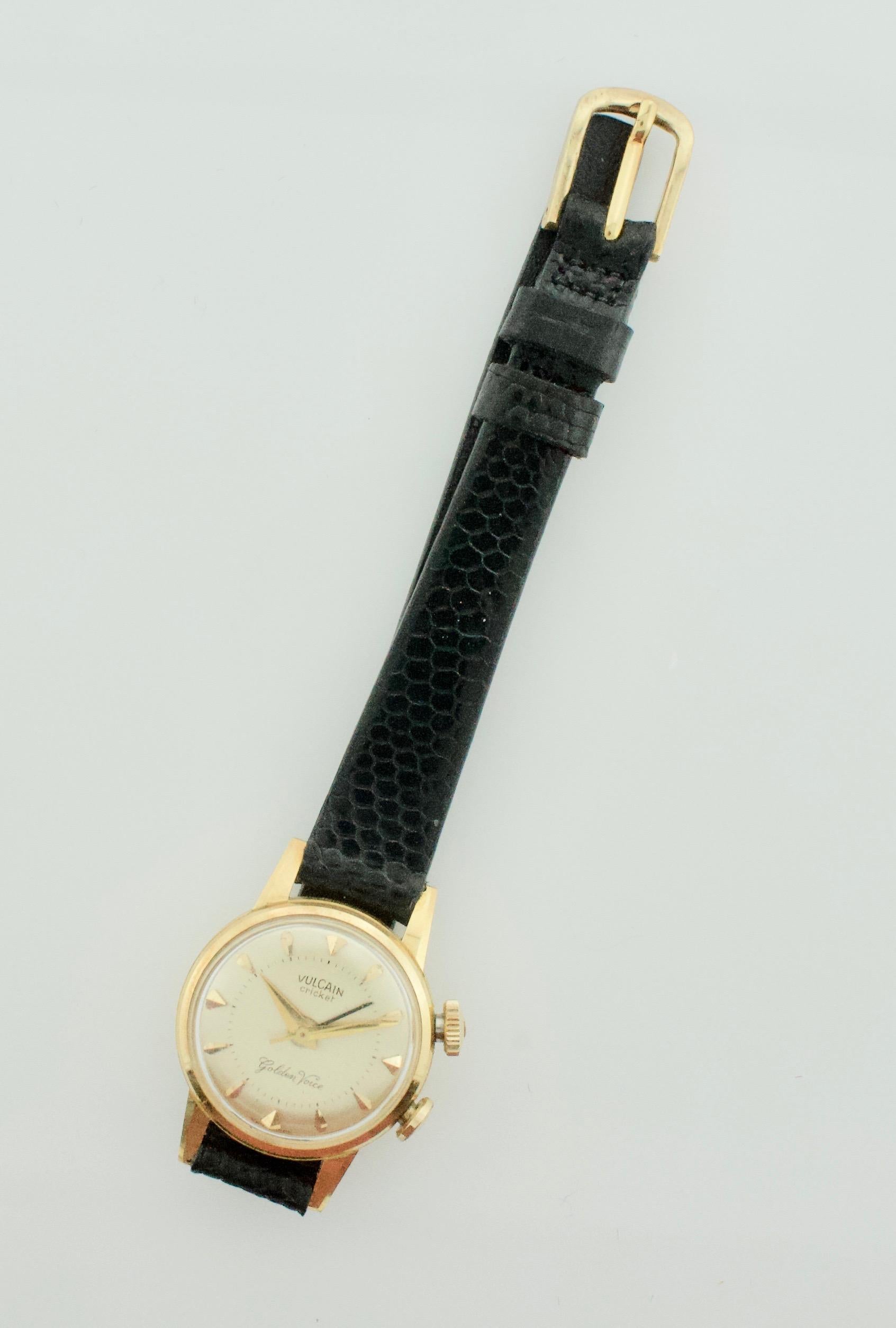 18k Vulcain Alarm Watch, Circa 1950's In Good Condition For Sale In Wailea, HI