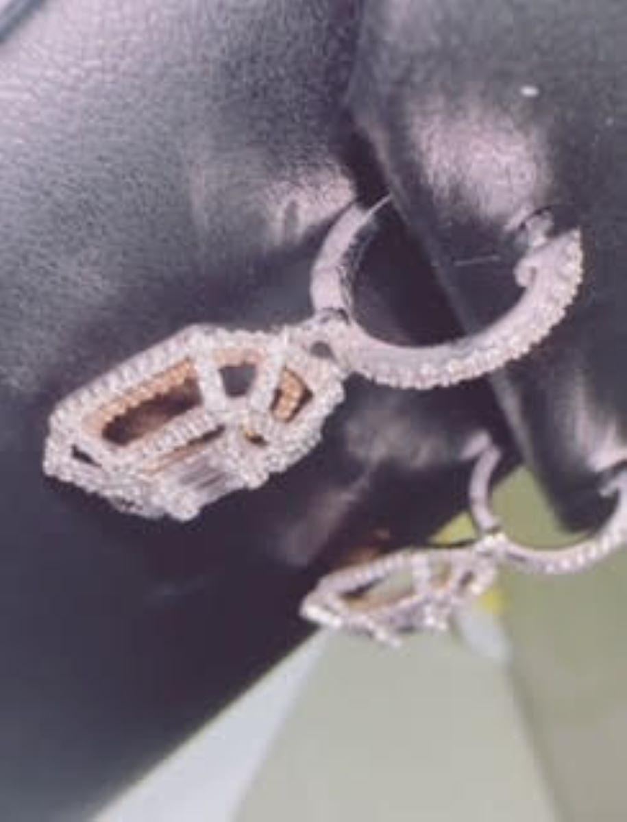 18K VVS White Gold Dangling Diamond Earrings For Sale 1