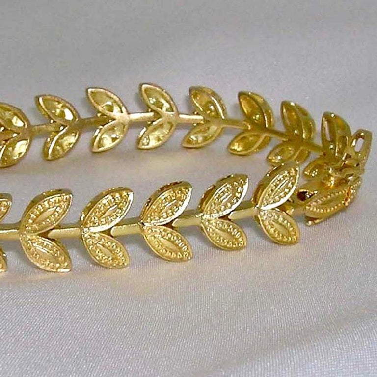 18 Karat WG and Diamond Leaf Pattern Bracelet For Sale at 1stDibs