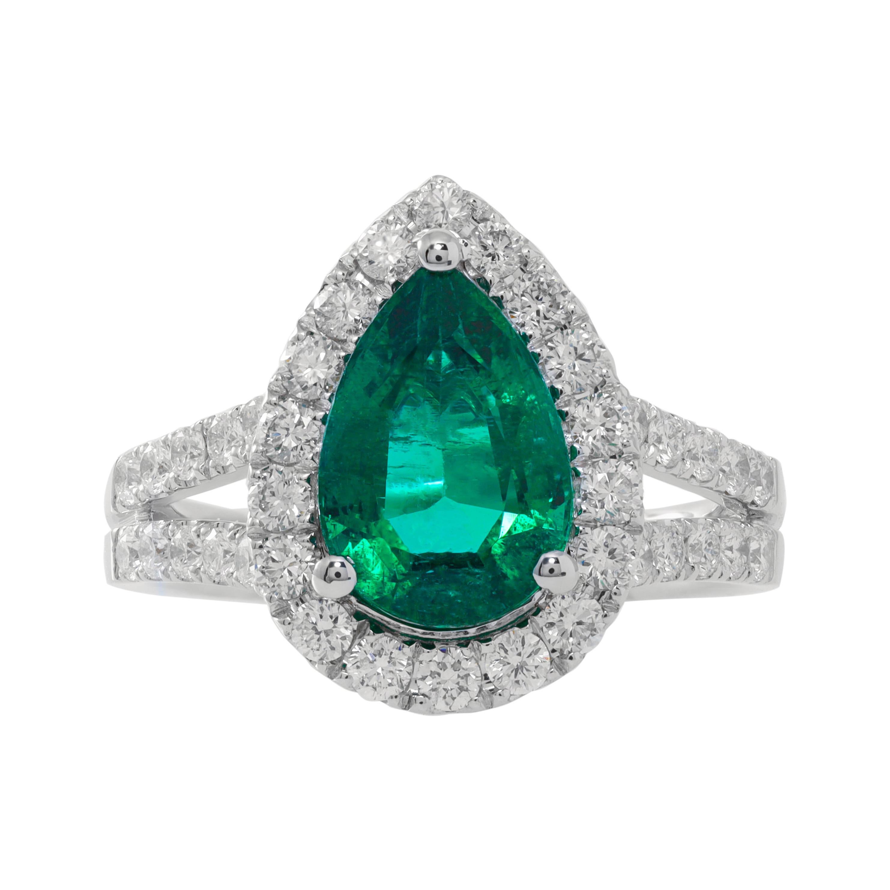 18k Wg Emerald Ring, Diamond 0.99ct. Emerald 2.97ct, 6.57gm, 43 St For Sale