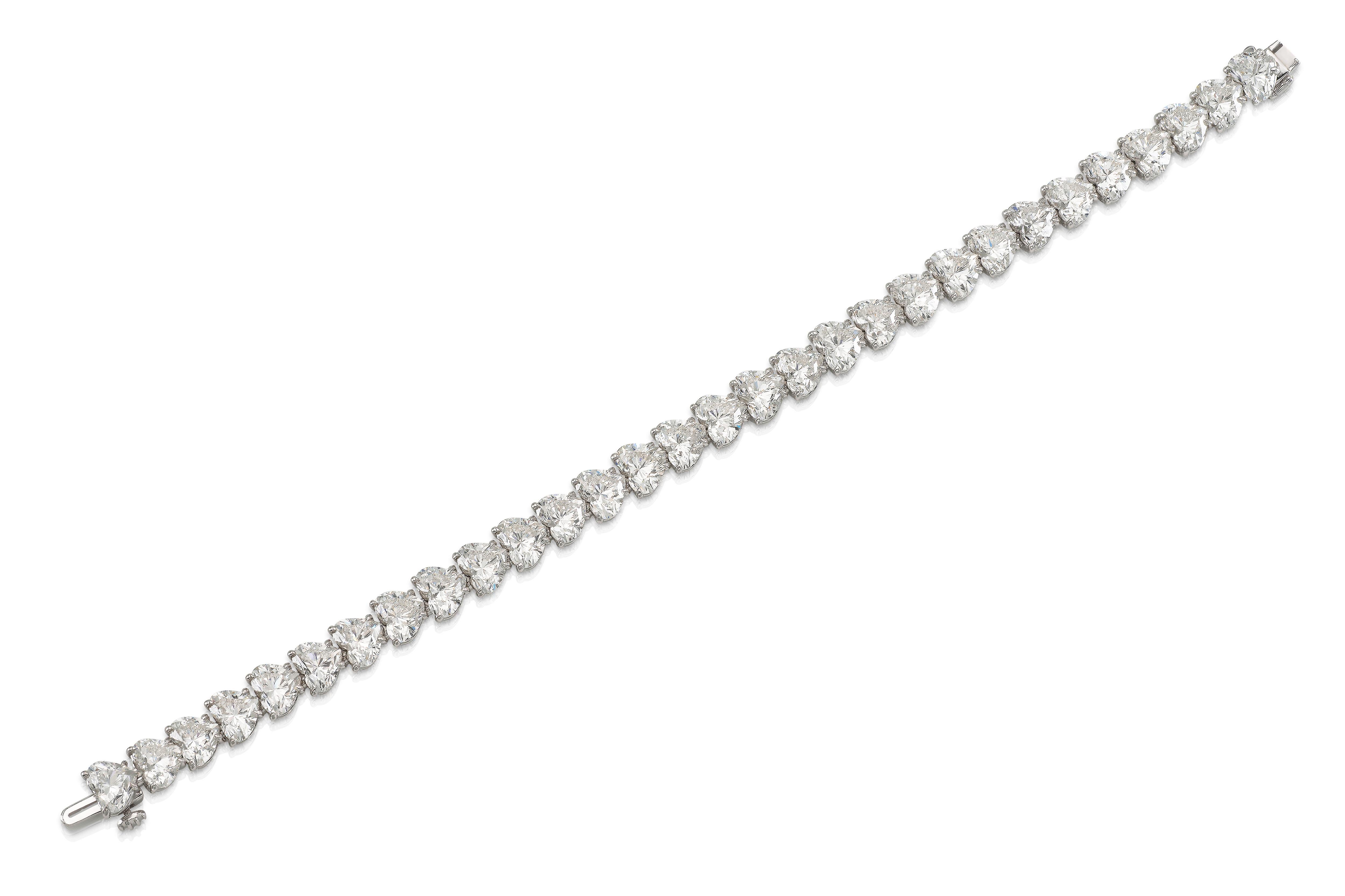 Pulsera de tenis de oro blanco de 18 quilates hecha a mano y engastada con 28 diamantes naturales en forma de corazón certificados por el GIA, de color F-G y claridad SI1-SI2, con un peso de 28,29 quilates, 6,5 pulgadas.