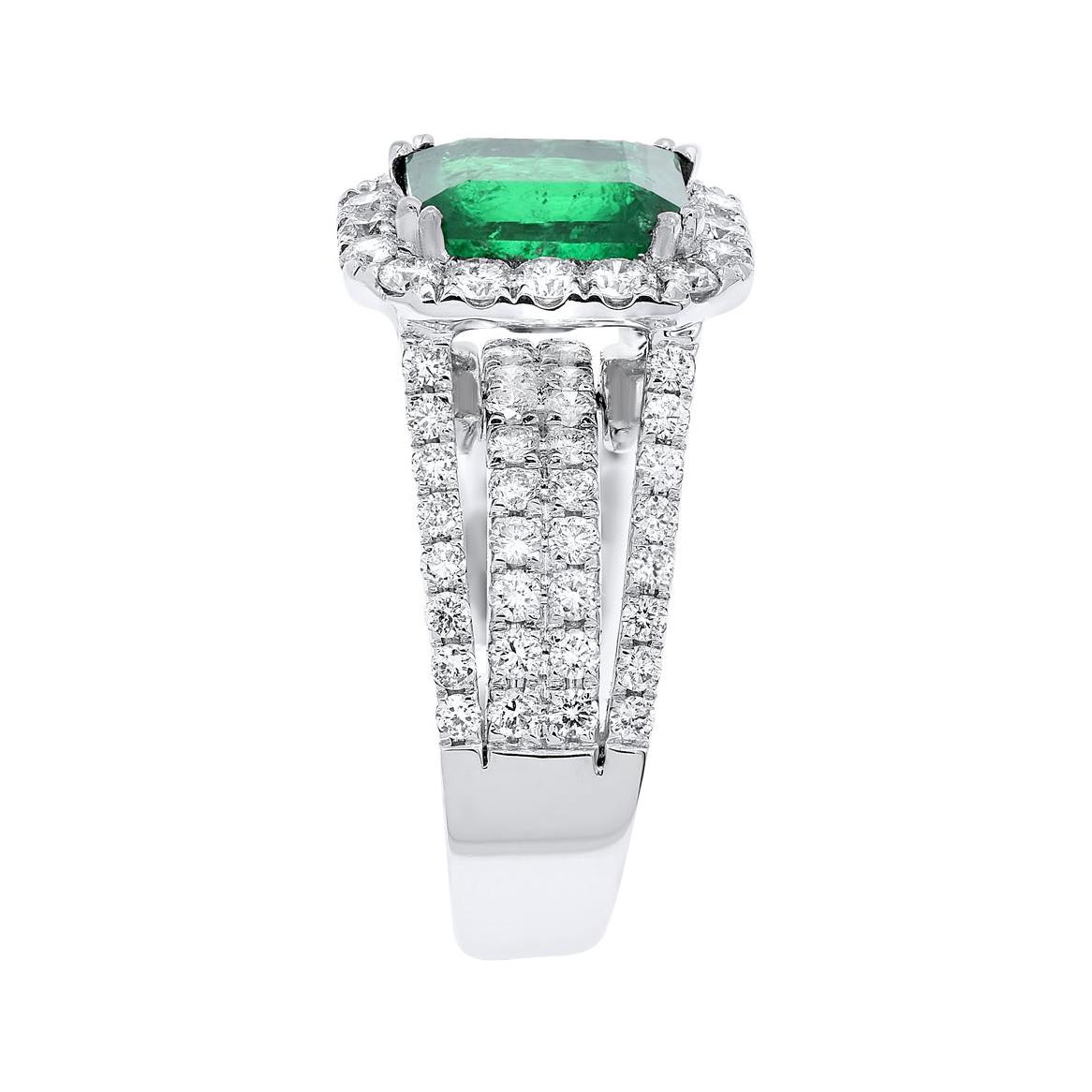 18k wg ring, diamond 1.69ct, emerald 3.01ct 8.78gm, 102st

