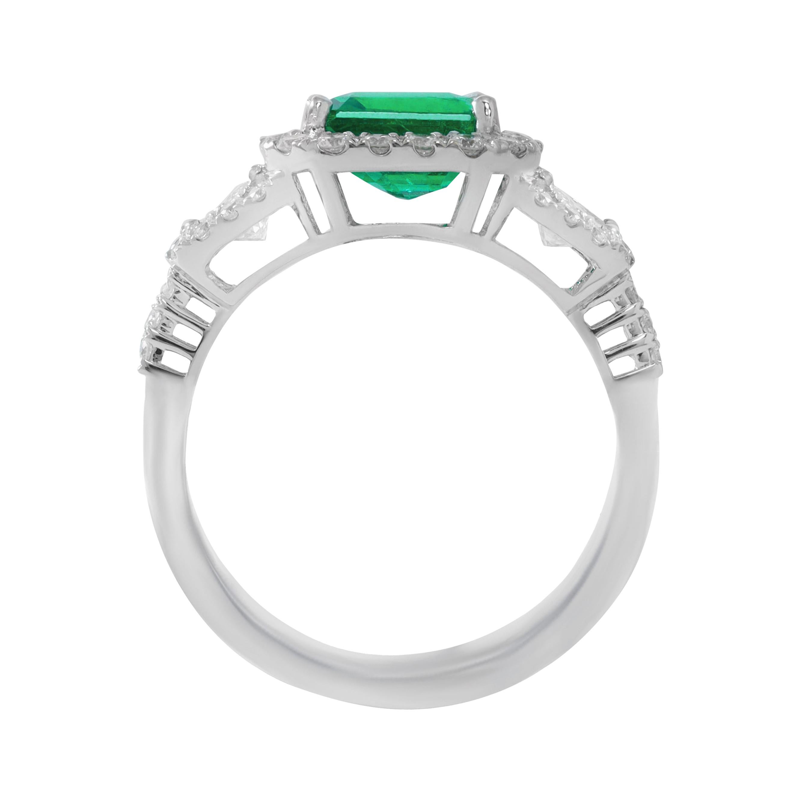 18k wg ring diamond 0.59ct trp diamond 0.50ct, emerald 2.15ct, 4.09gm 53st
