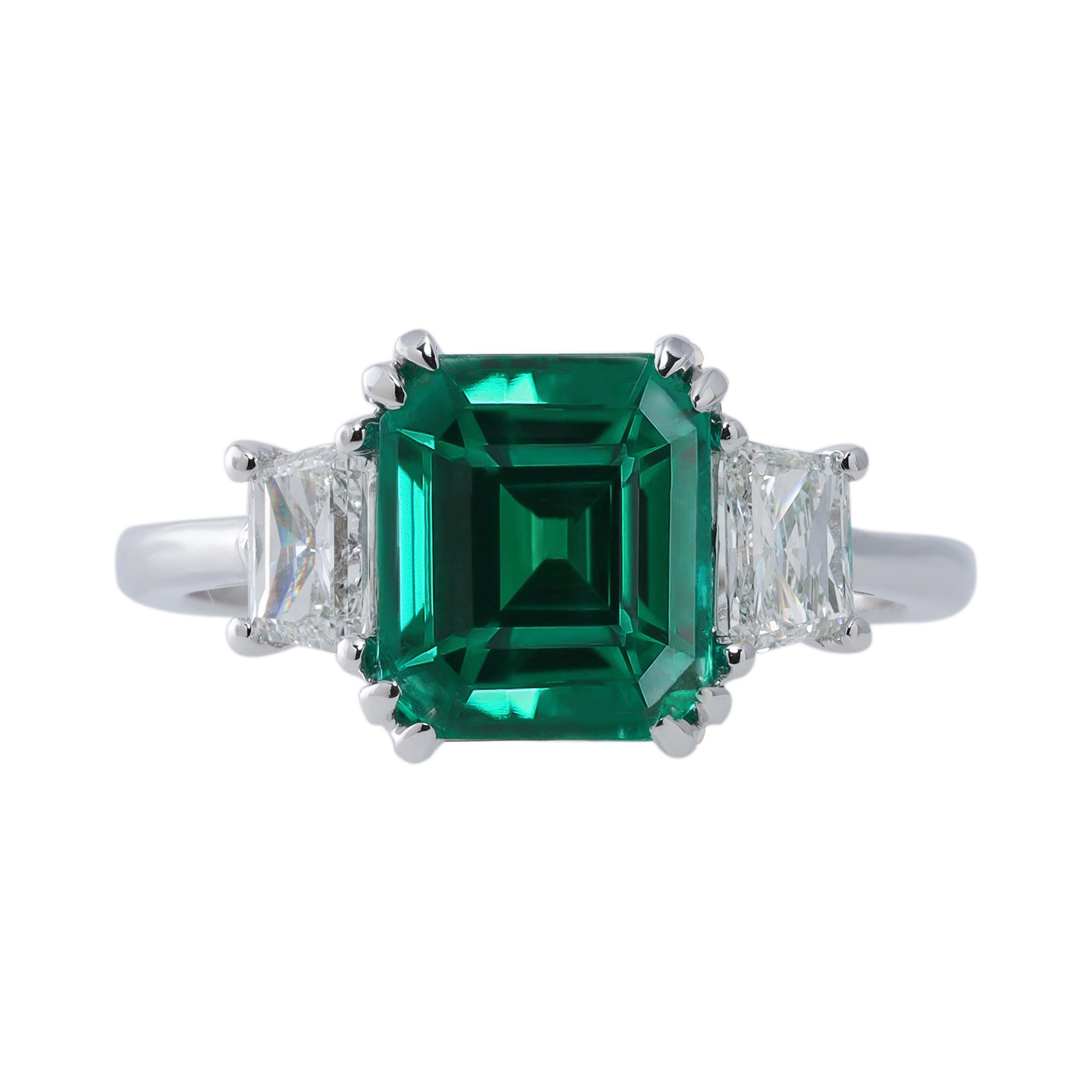 18k Wg Ring with Tr. Diamond 0.73ct and Emerald 2.44ct For Sale