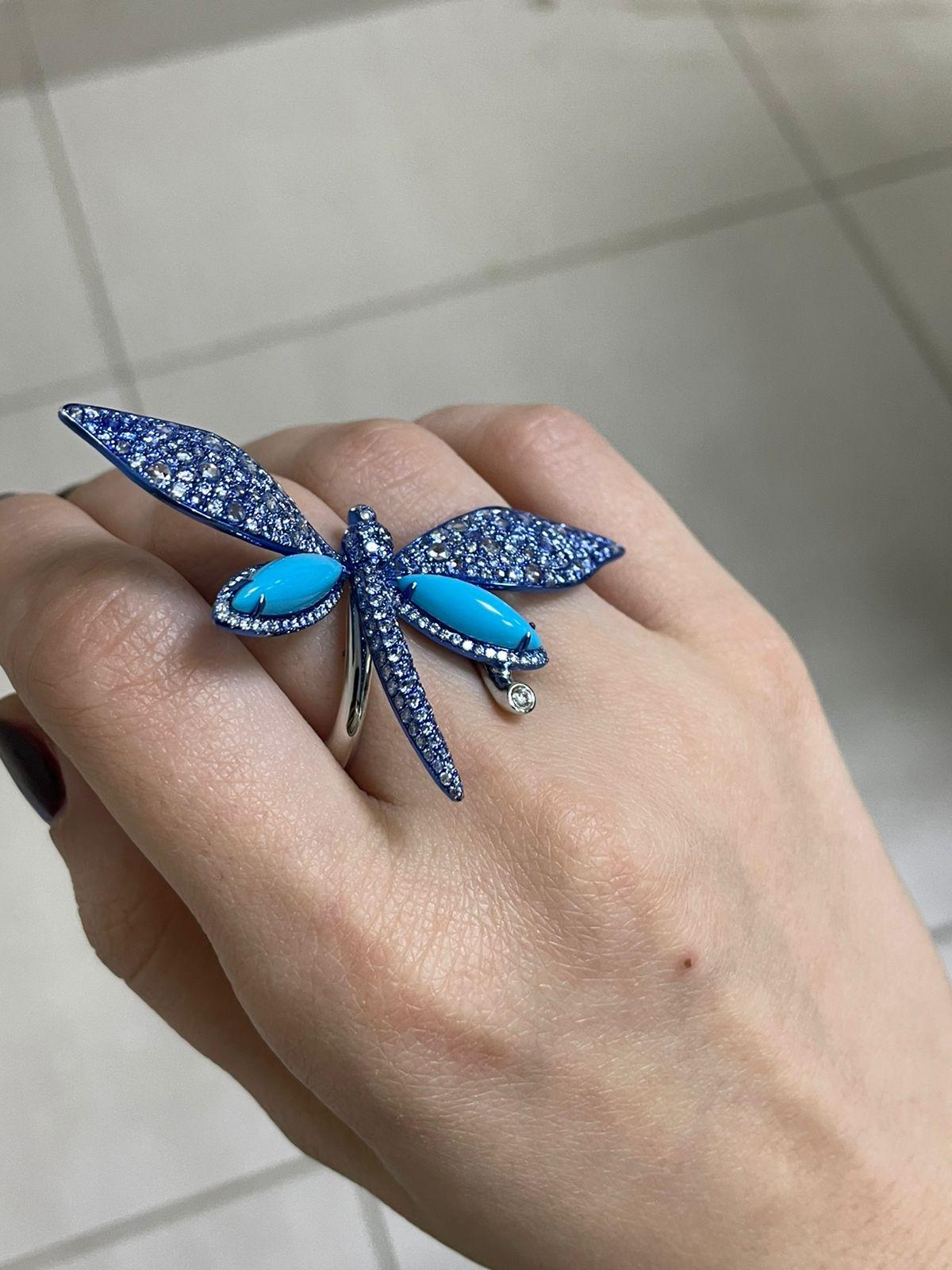 18K While Gold Dragonfly Ring with Turquoise and Round Cut Diamonds In New Condition For Sale In Abu Dhabi, Abu Dhabi